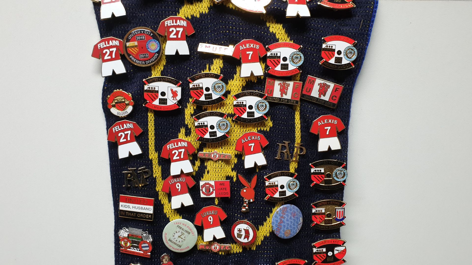MANCHESTER UNITED SCARF CONTAINING APPROX 220 X PIN BADGES IE MUFC, OLD TRAFFORD, WE HATE CITY, EURO - Image 2 of 8