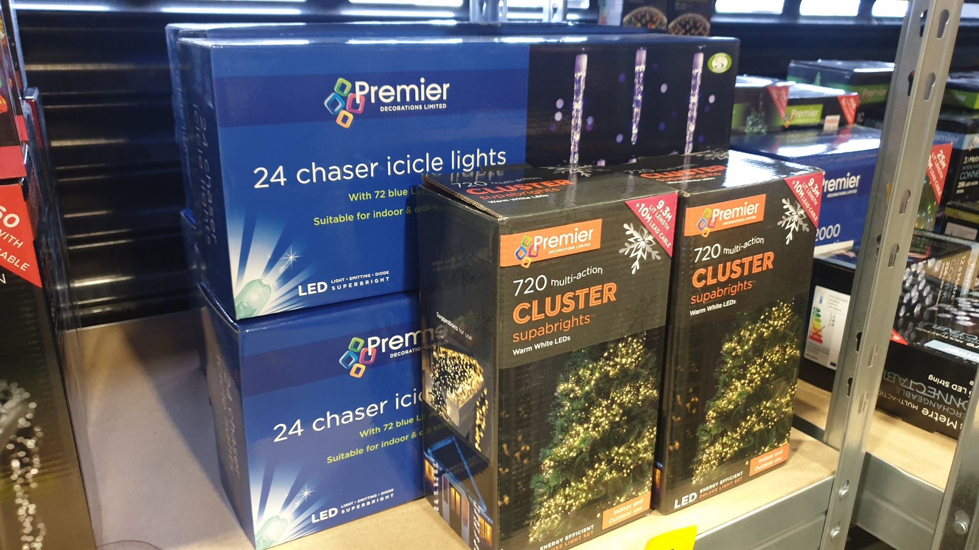 MIXED PREMIER LIGHTS LOT CONTAINING 8 PIECES IE 24 CHASER ICICLE LIGHTS AND 9.3 M 720 MULTI ACTION