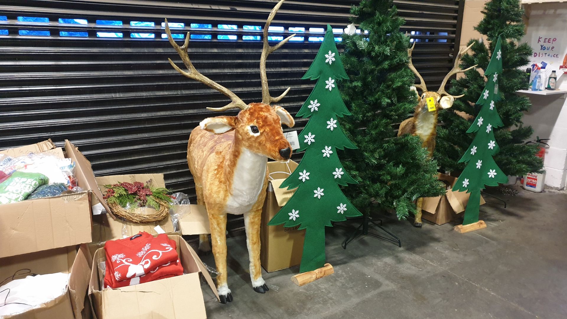 8 PIECE MIXED PREMIER CHRISTMAS LOT CONTAINING 1 X 1.8M DISPLAY REINDEERS, 1 X 1.6 DISPLAY REINDEER,