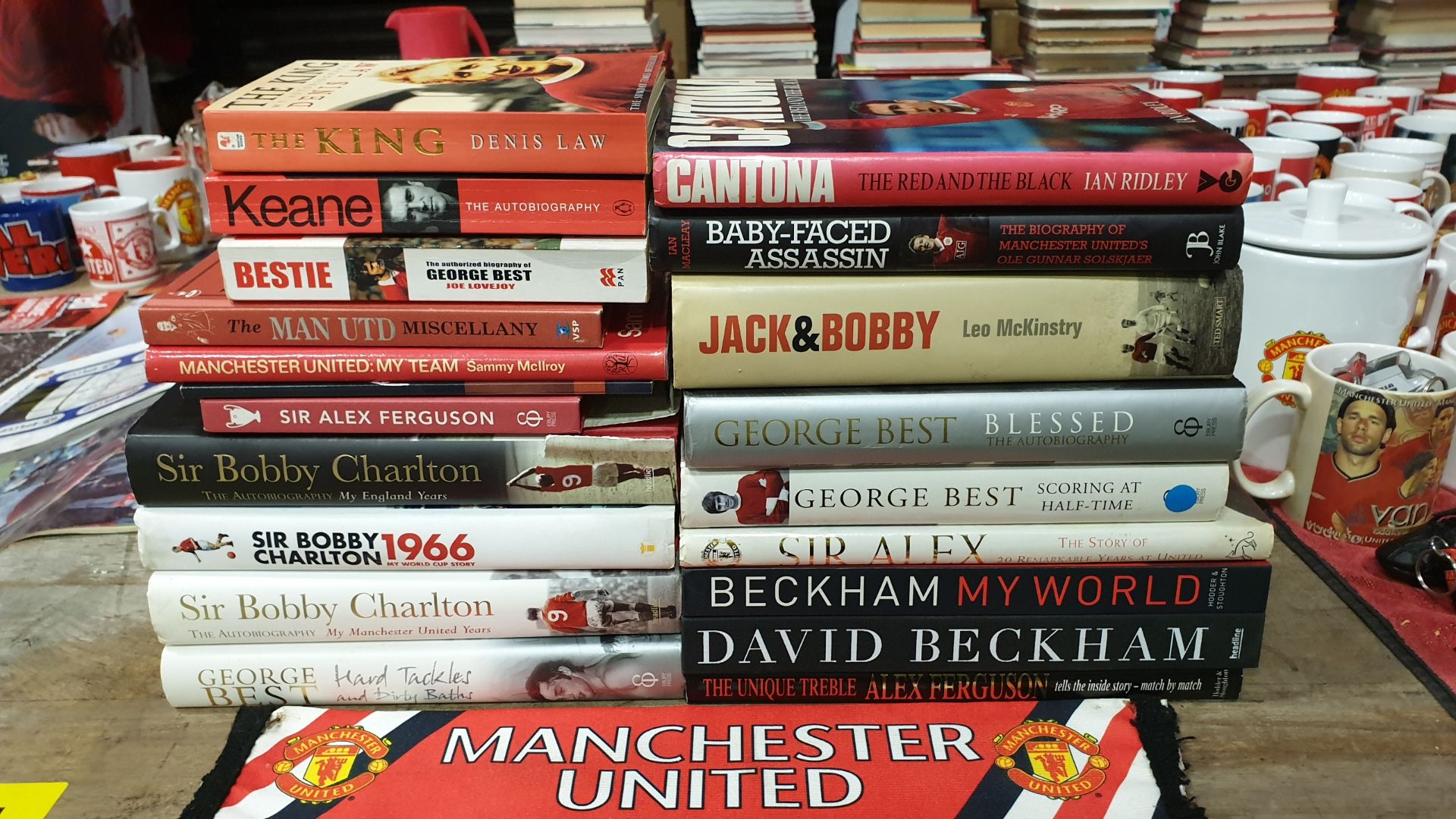 20 PIECE ASSORTED MANCHESTER UNITED BOOK LOT INCLUDING. CANTONA THE RED AND THE BLACK BY IAN