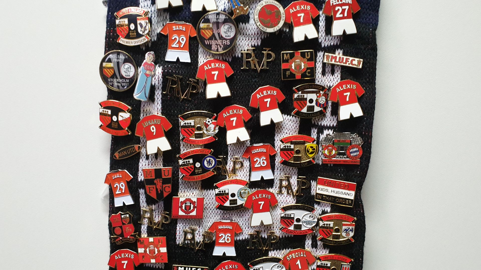 MANCHESTER UNITED SCARF CONTAINING APPROX 220 X PIN BADGES IE MUFC, OLD TRAFFORD, WE HATE CITY, EURO - Image 6 of 8