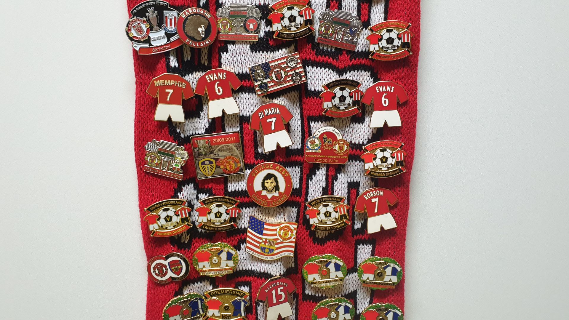 MANCHESTER UNITED SCARF CONTAINING APPROX 190 X PIN BADGES IE MANCHESTER IS RED, UNITED V LIVERPOOL, - Image 5 of 8