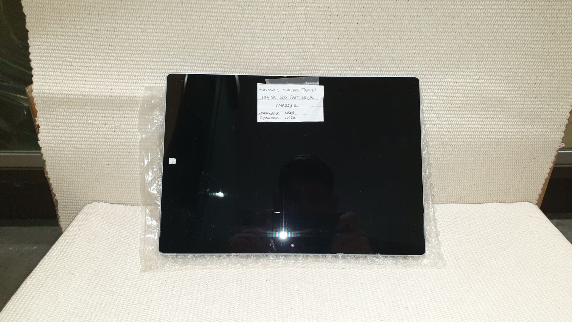 MICROSOFT SURFACE TABLET SSD 128GB HARD DRIVE WITH CHARGER USERNAME : USER PASSWORD : USER