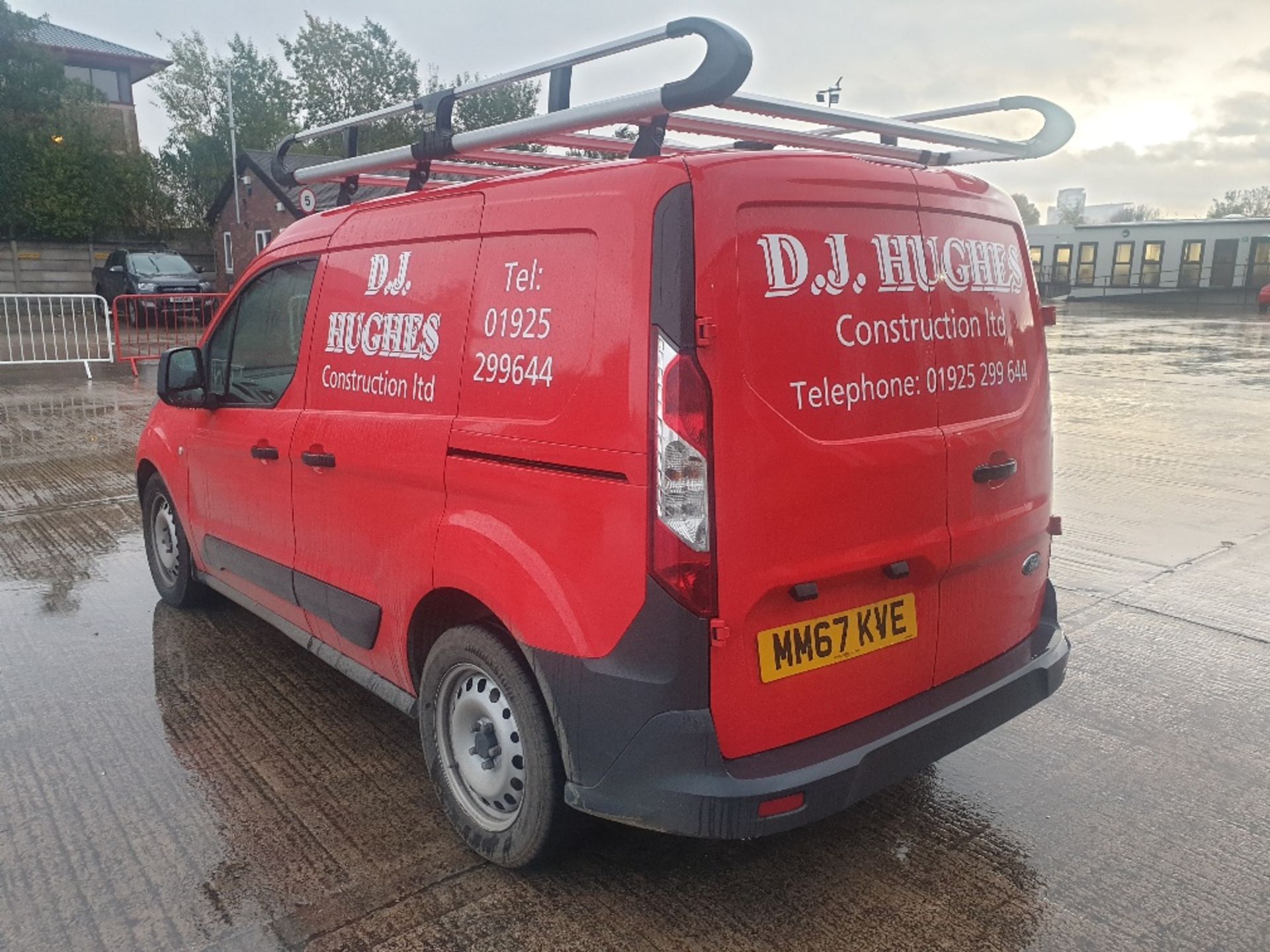 RED FORD TRANSIT CONNECT 200. ( DIESEL ) Reg : MM67 KVE, Mileage : 30,030 Details: WITH 2 KEYS - Image 3 of 7