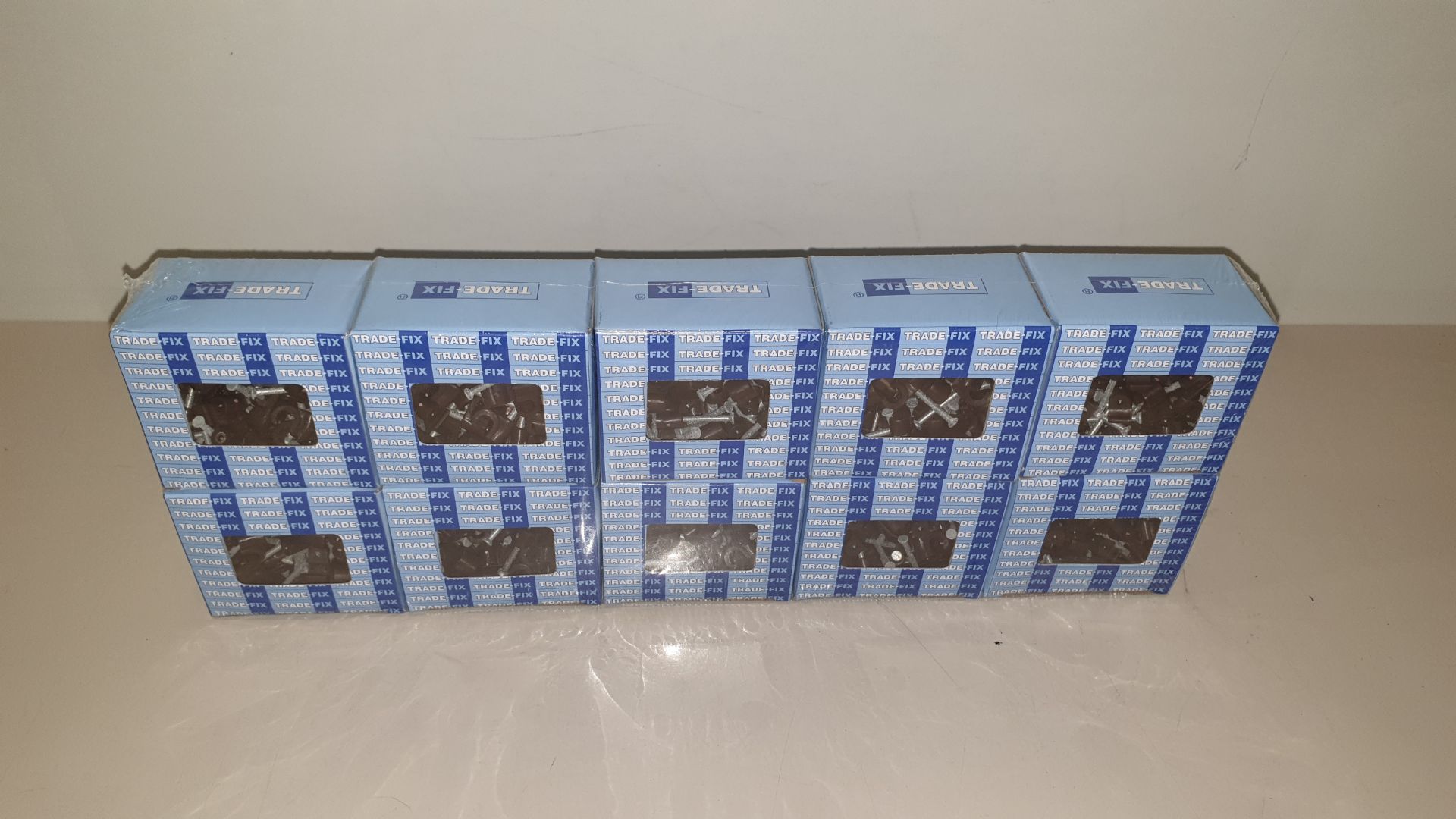 APPROX 66,000 X (TRADE FIX) 6MM ROUND BROWN CABLE CLIP'S - CONTAINED IN 3 BOXES