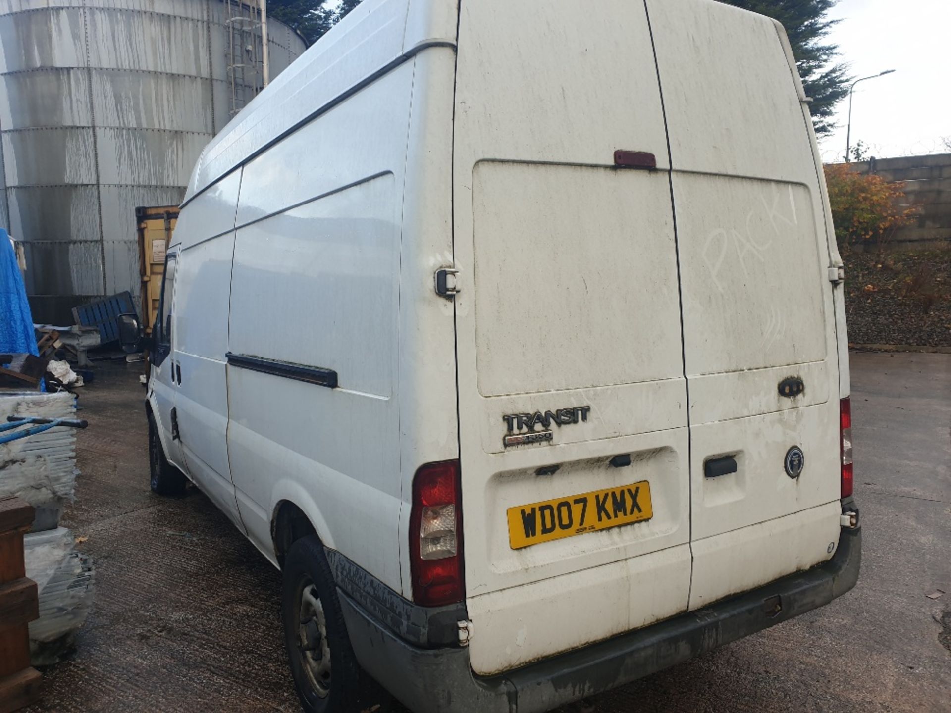 WHITE FORD TRANSIT 115 T350L RWD. ( DIESEL ) Reg : WD07 KMX Mileage : 179,700 Details: NO KEYS NO - Image 4 of 6