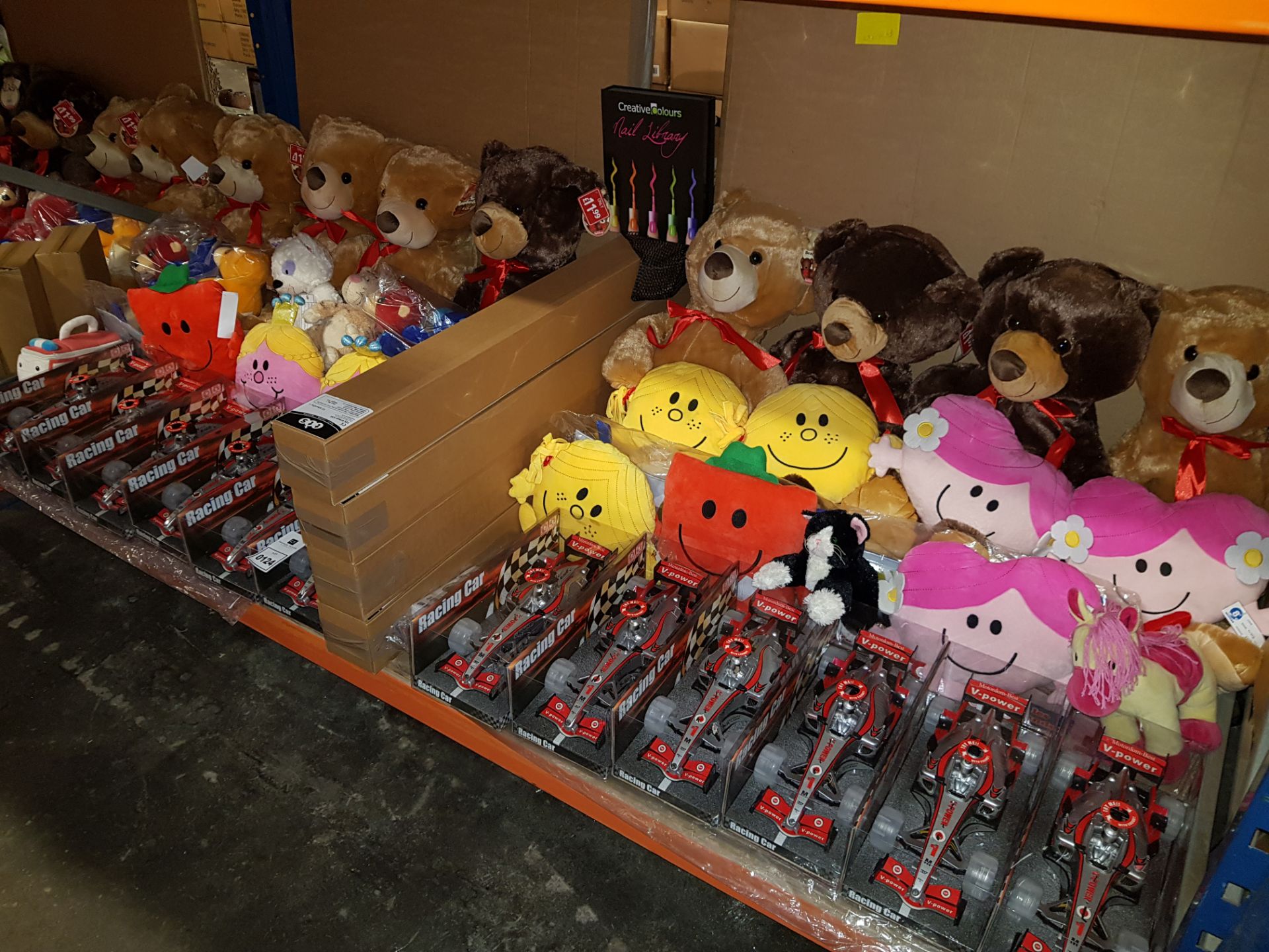 APPROX 50+ PIECE MIXED TOY LOT CONTAINING V-POWER RACING CARS, BEAR HUGS SOFT TOYS, TTS SOFT TOYS,