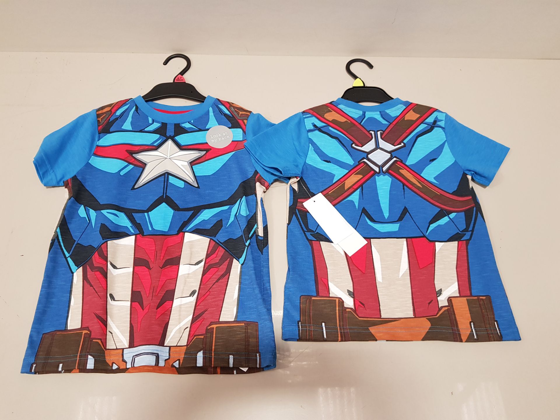 APPROX 50 X BRAND NEW MARVEL AVENGERS BOYS T-SHIRTS IN DIFFERENT SIZES