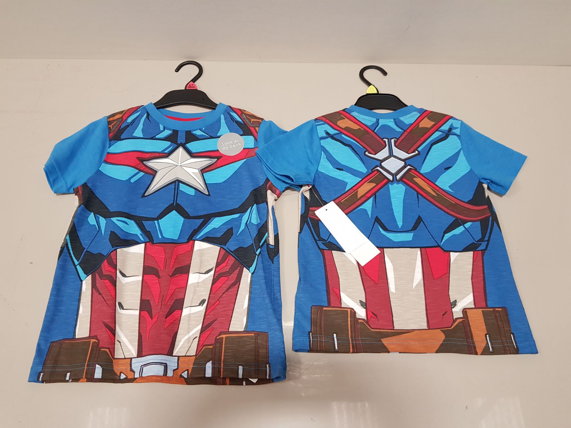 APPROX 50 X BRAND NEW MARVEL AVENGERS BOYS T-SHIRTS IN DIFFERENT SIZES