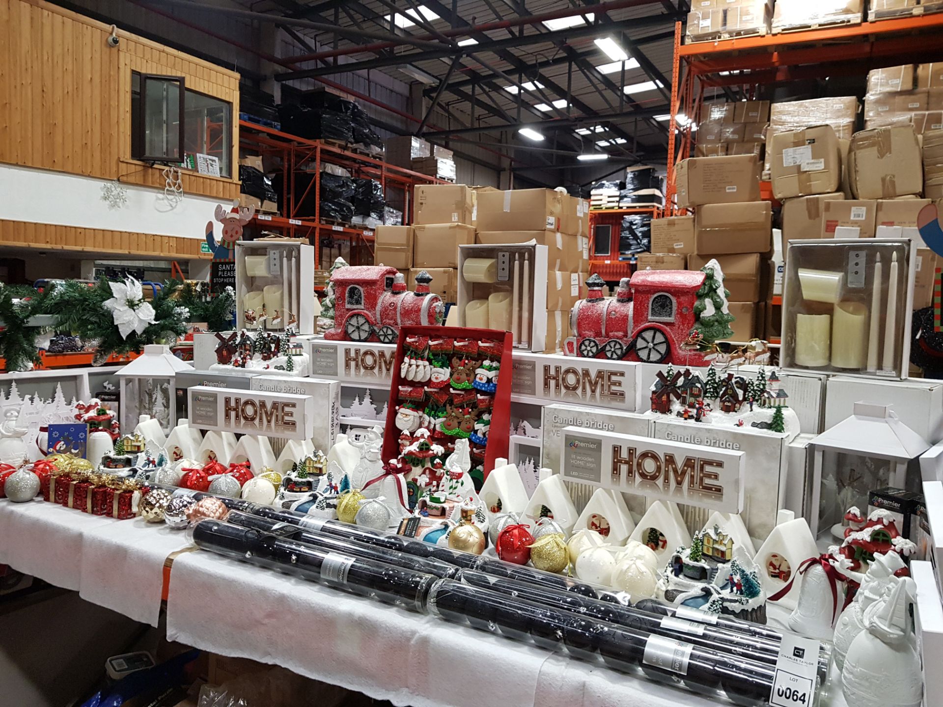 APPROX 150 + PIECE ASSORTED BRAND NEW PREMIER CHRISTMAS LOT CONTAINING SHATTERPROOF DECORATIONS,