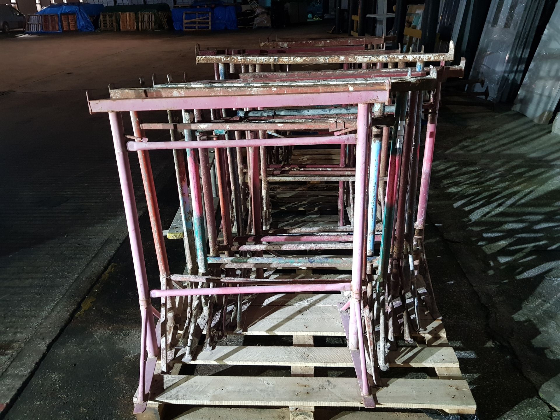 20 X TRESTLE STANDS IN VARIOUS SIZES