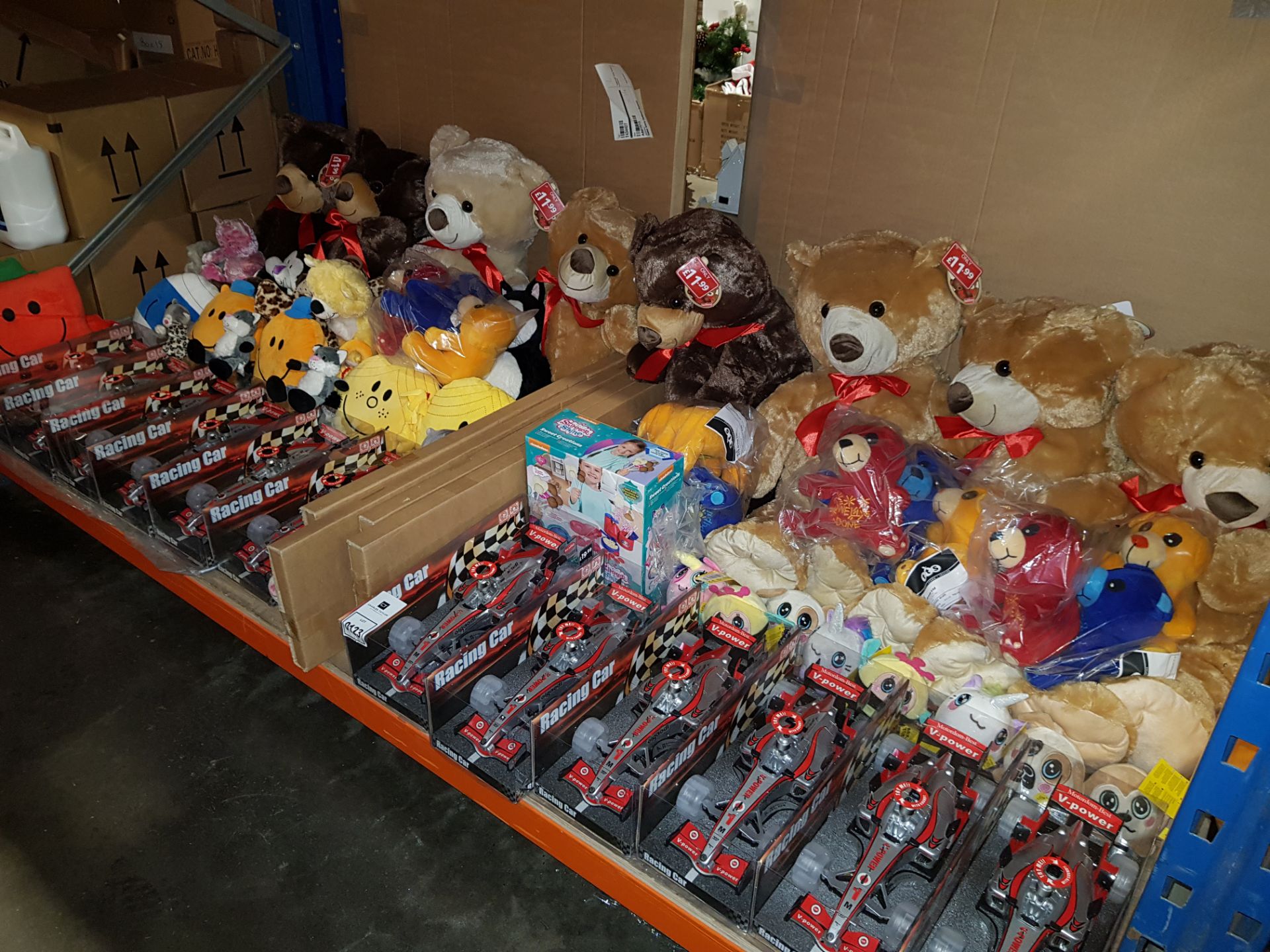 APPROX 50+ PIECE MIXED TOY LOT CONTAINING V-POWER RACING CARS, BEAR HUGS SOFT TOYS, TTS SOFT TOYS,