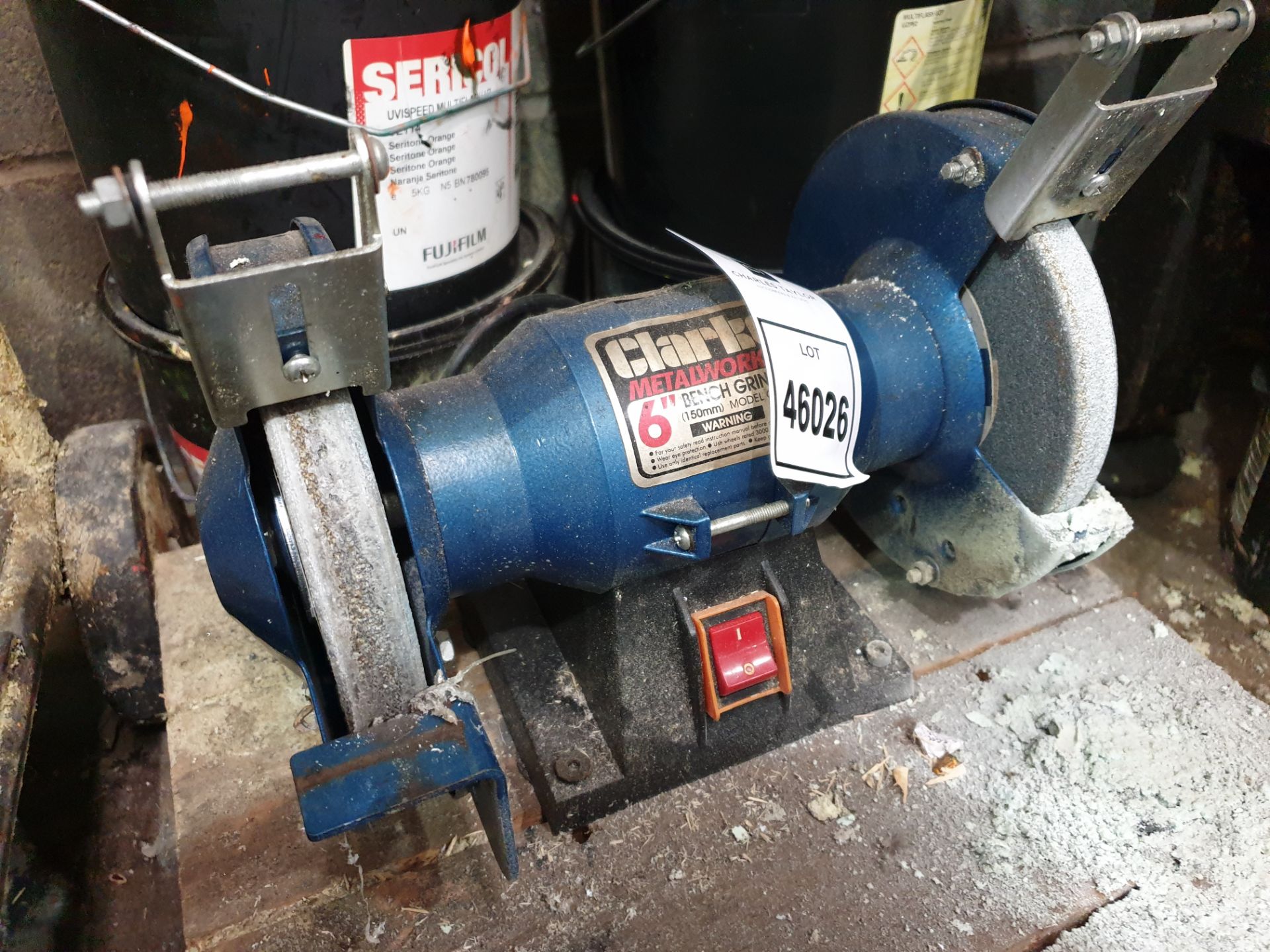 CLARKE 6" TWIN WHEEL BENCH MOUNTED GRINDER