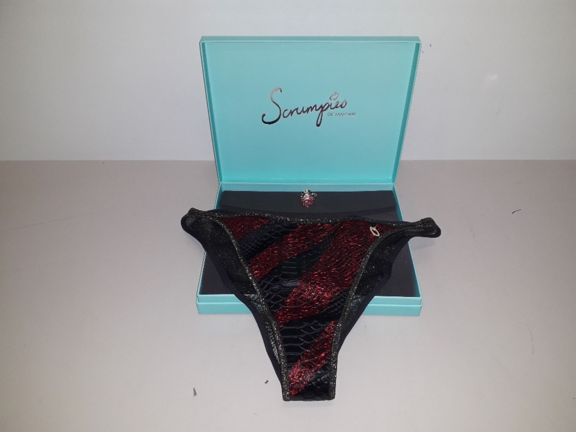 50 X SCRUMPIES OF MAYFAIR DRAGONSNAP FIRE TANGA BRIEFS - SIZES 8-16 (1-5) WITH BAG OF 50 CHARMS