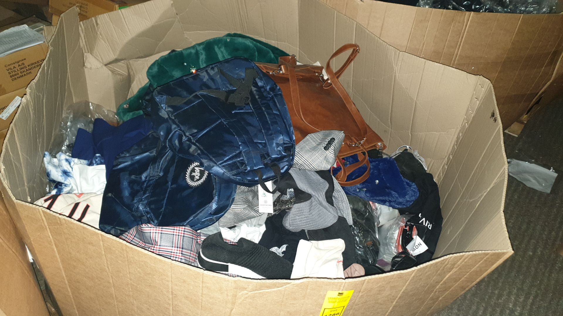 FULL PALLET CONTAINING LARGE QUANTITY OF CLOTHING I.E HOLLISTER JUMPERS, T-SHIRTS, HYPE BAGS,