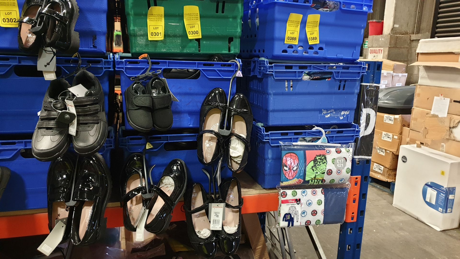 APPROX £600 RETAIL VALUE OF CHILDRENS BLACK FOOTWEAR IN VARIOUS STYLES & SIZES AND CHILDRENS BLUE