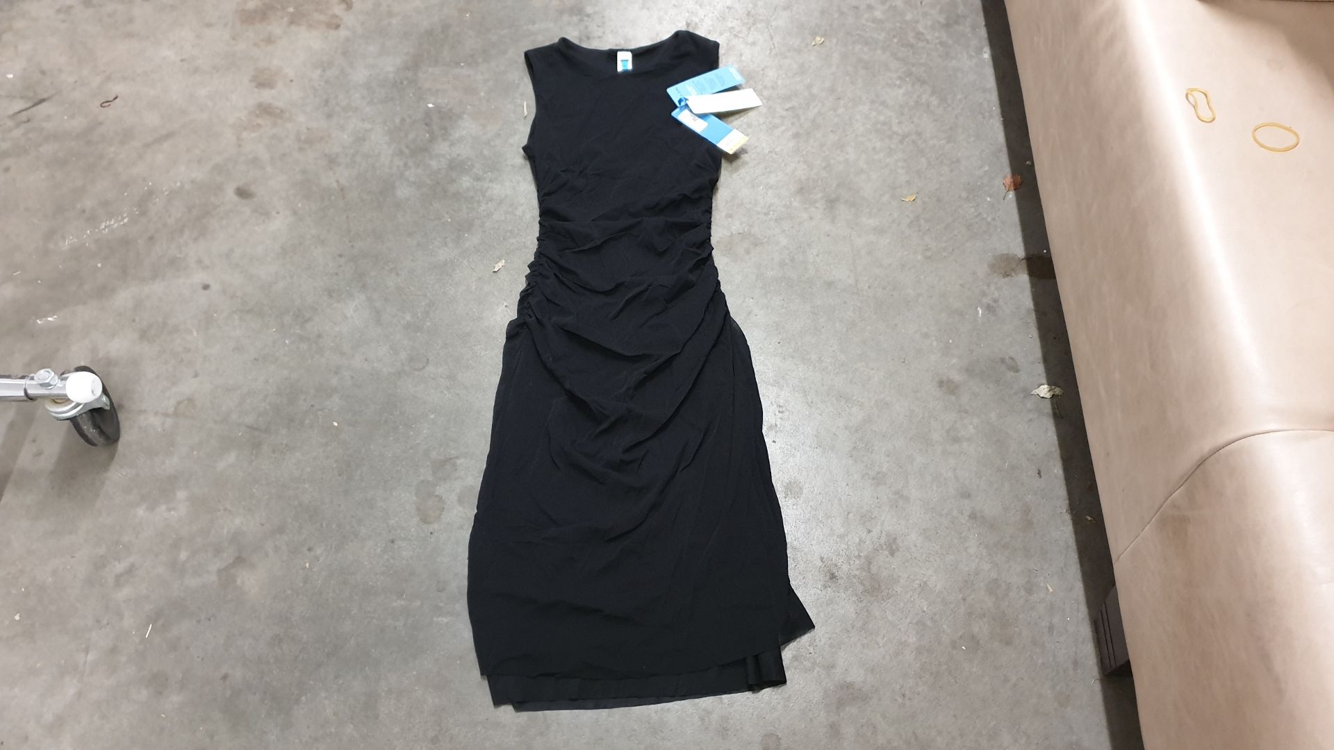 APPROX 13 X BRAND NEW SPANX DRAPED DRESS IN COLD BLACK IN VARIOUS SIZES