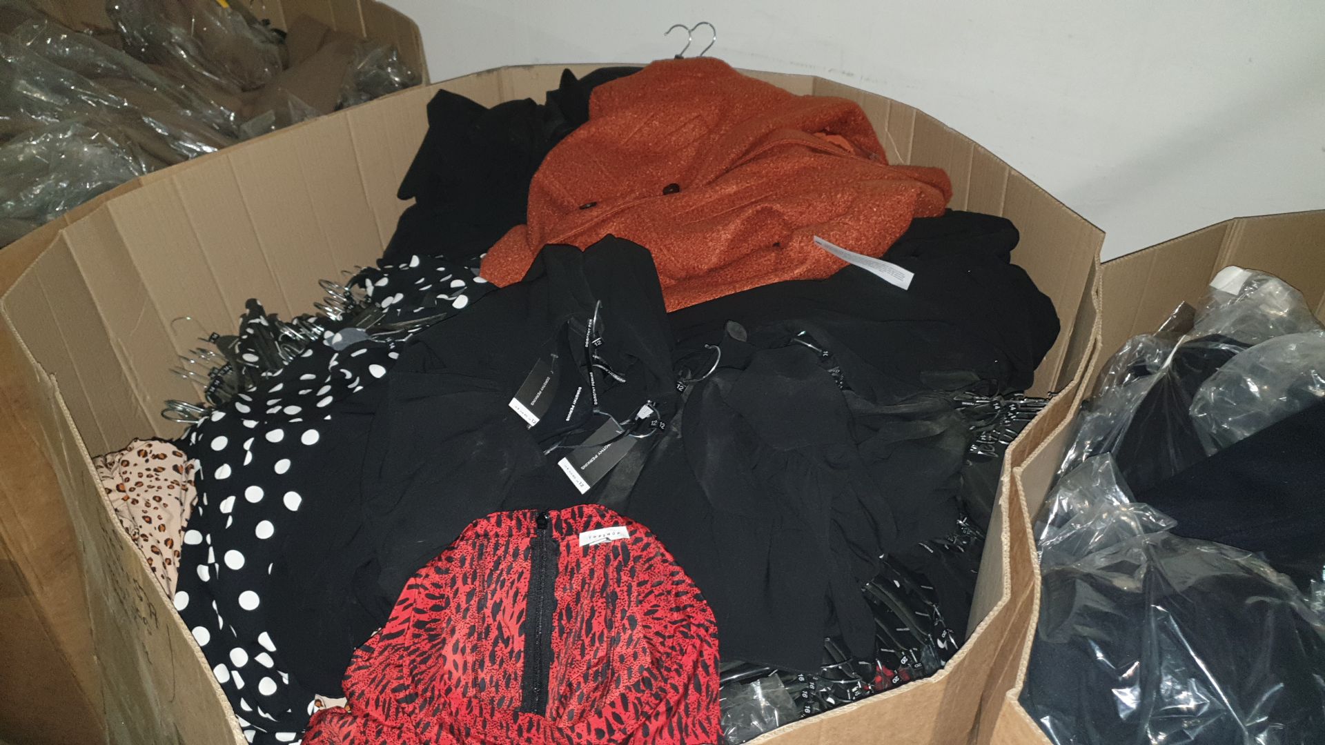 FULL PALLET CONTAINING LARGE AMOUNT OF BRAND NEW CLOTHING I.E TOPSHOP COATS, TOPSHOP DRESSES VARIOUS