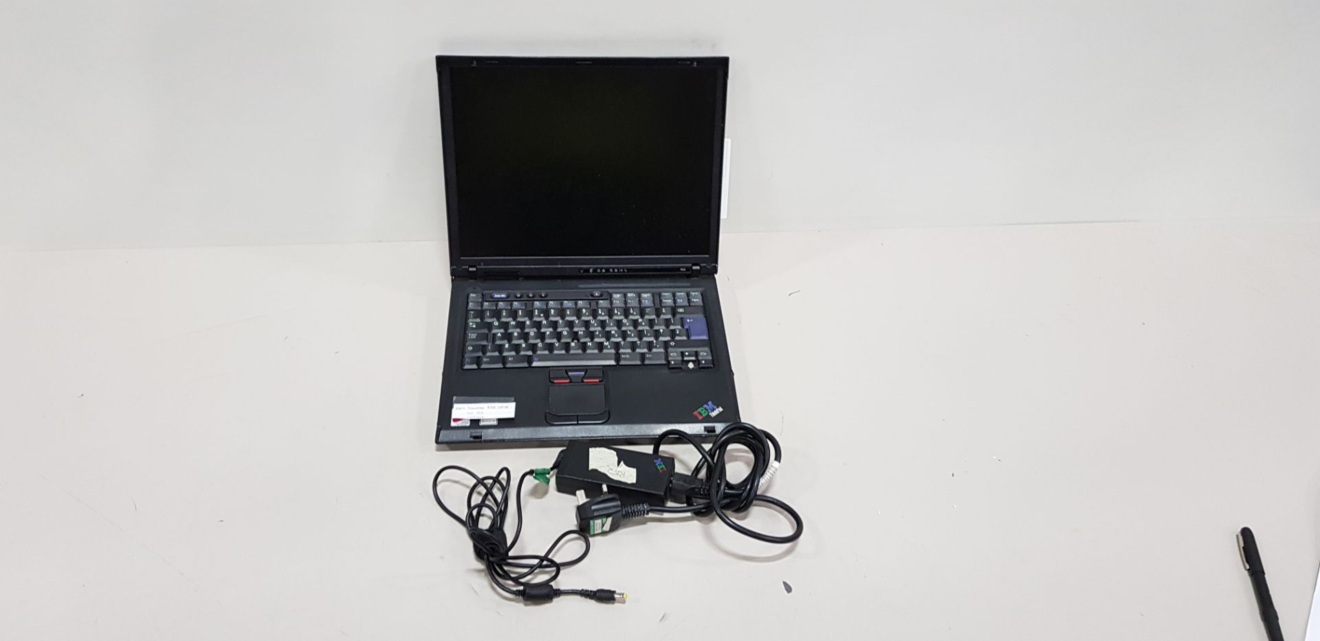IBM THINKPAD R52 LAPTOP NO O/S INCLUDES CHARGER