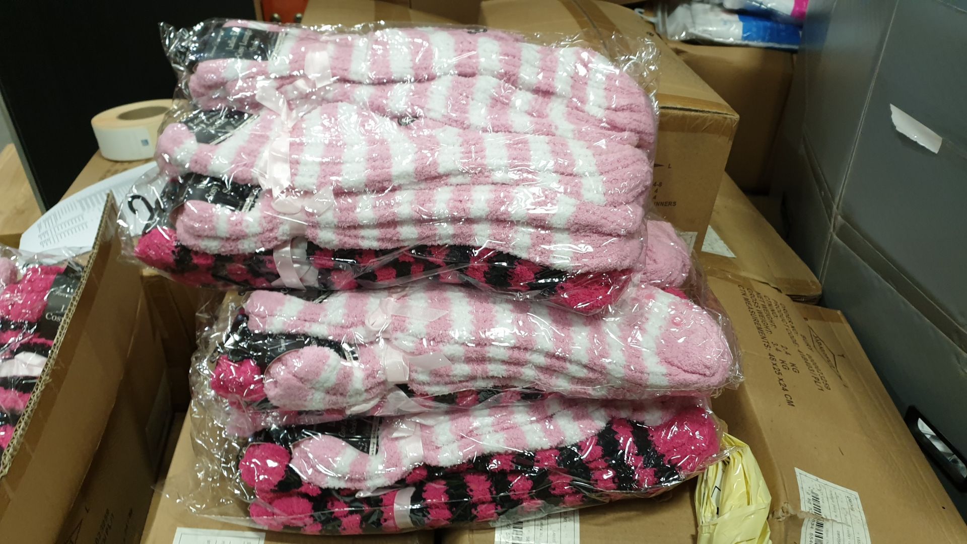 144 X BRAND NEW PAIRS OF LADIES COSY LOUNGE SOCKS SIZE 4-8 - IN 6 CARTONS