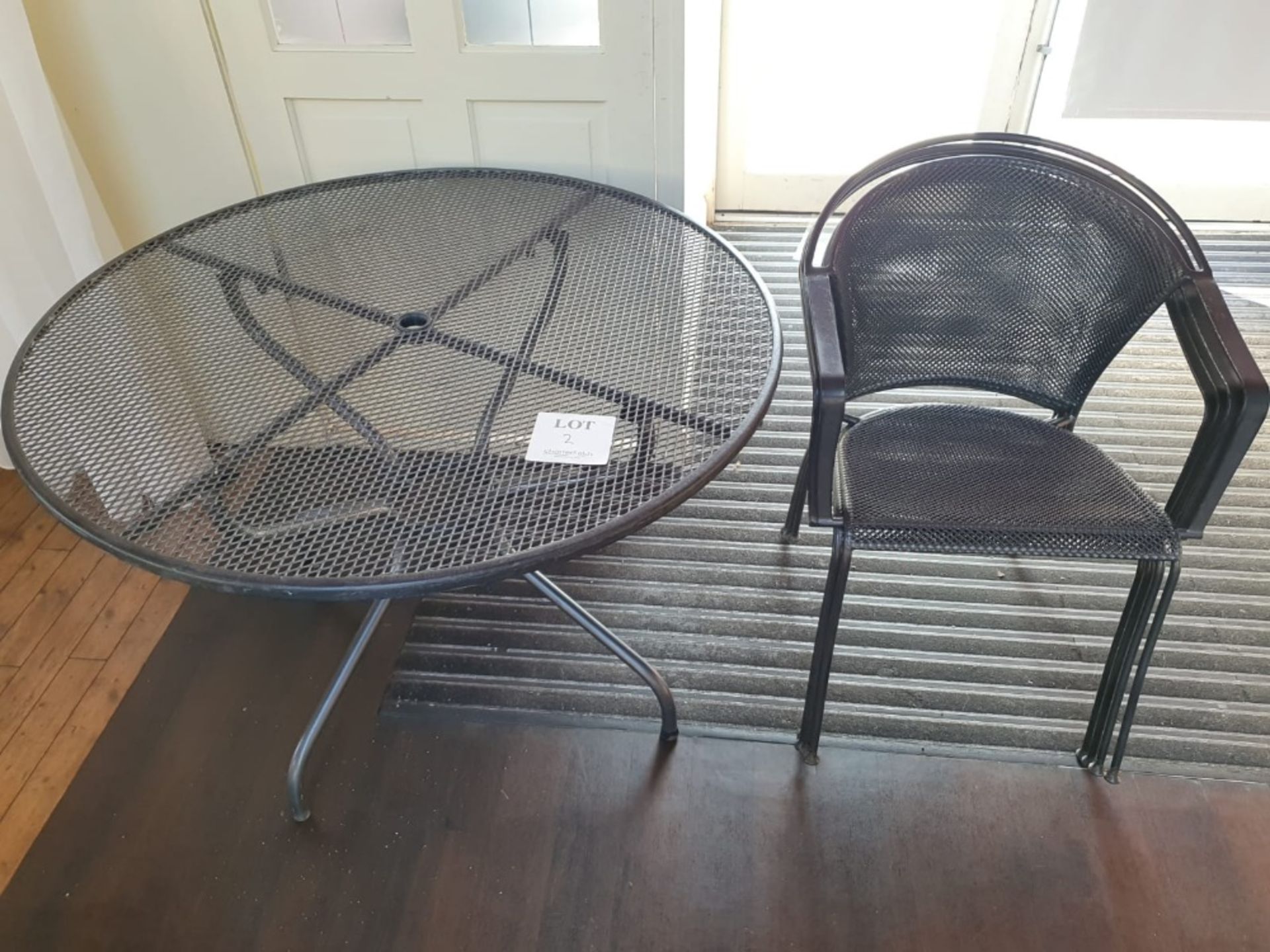 Metal circular table 1,050mm diameter with 4 metal chairs