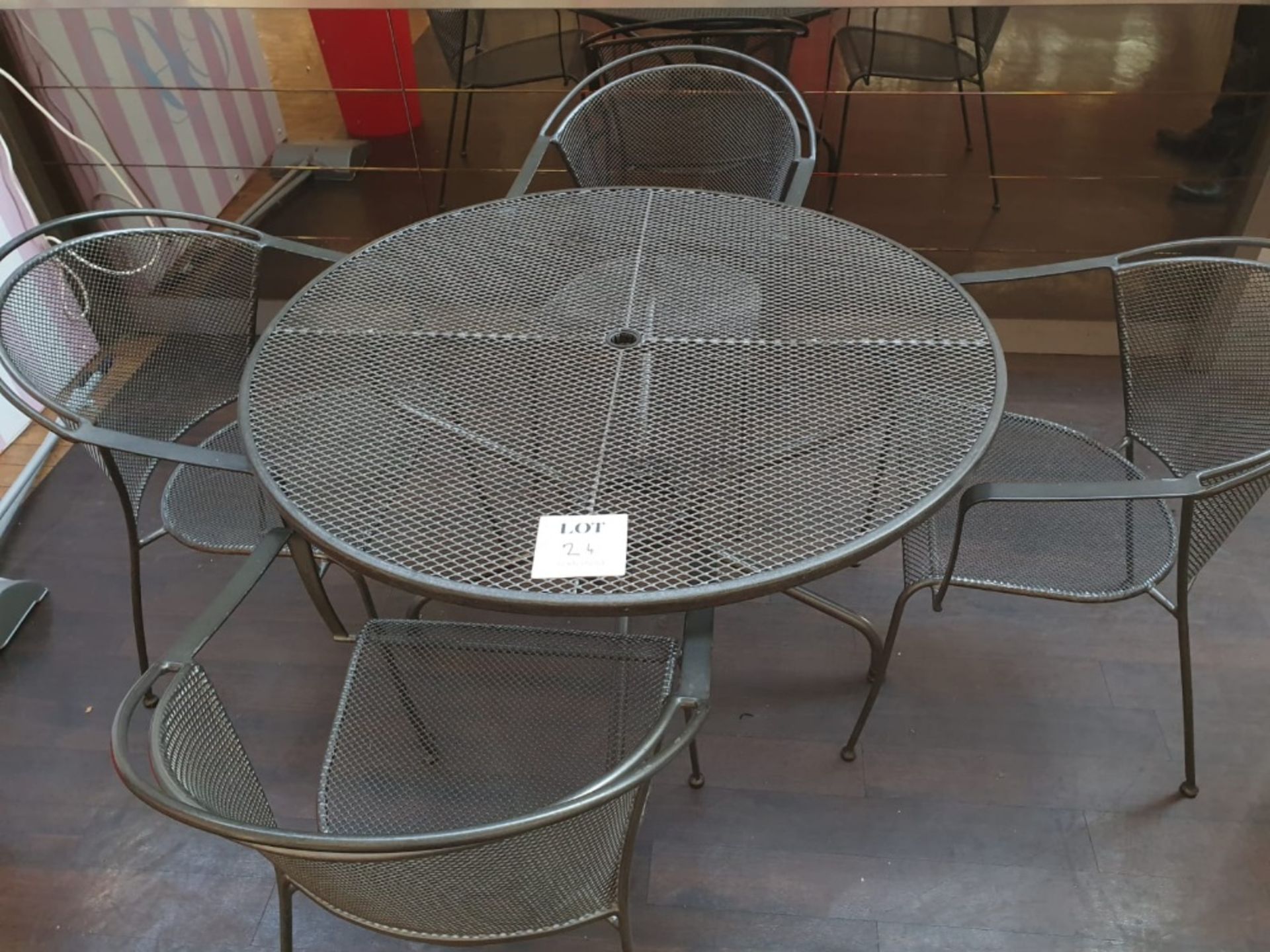 Circular metal table 1,050mm diameter with 4 metal chairs