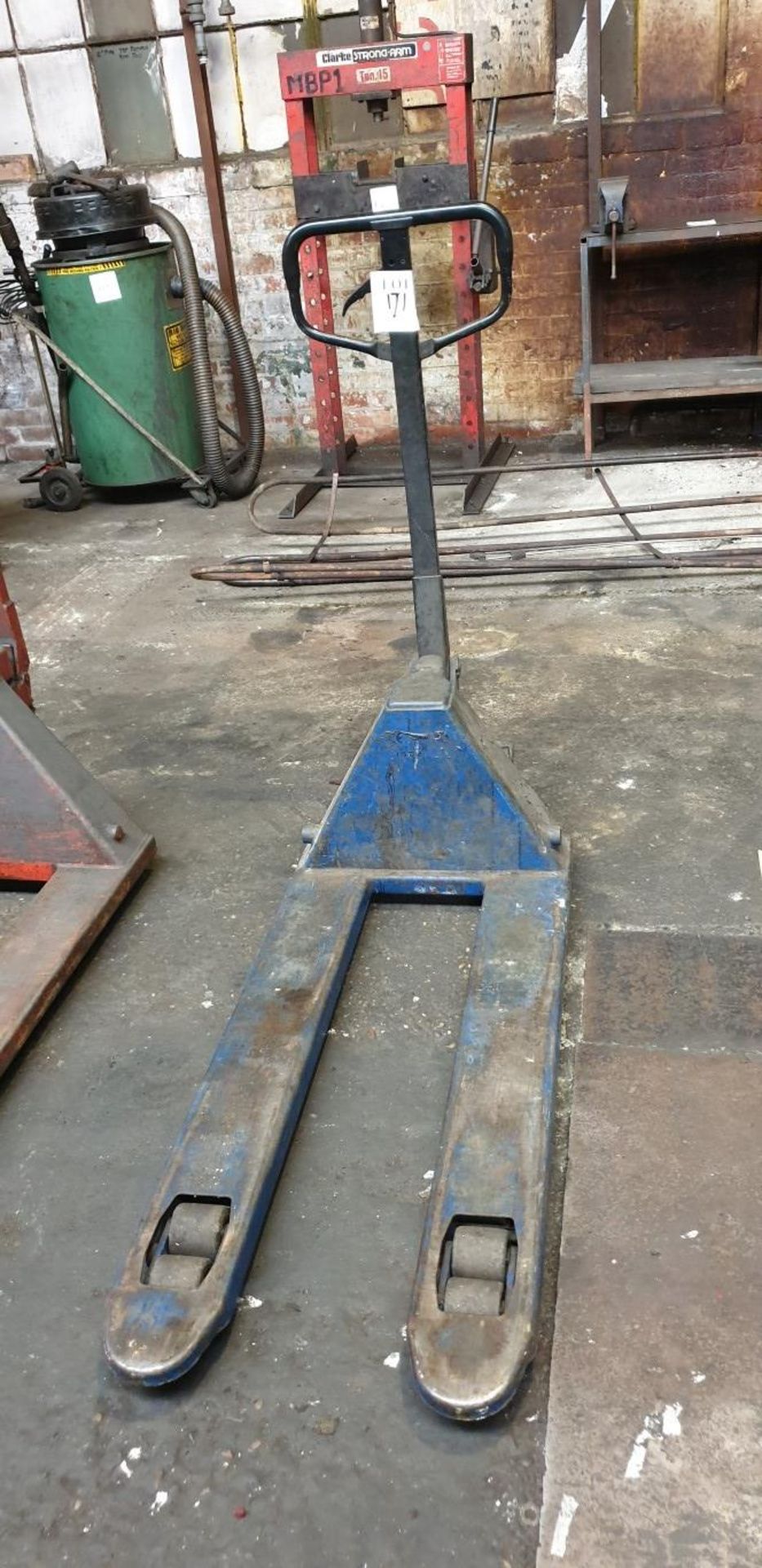 Hydraulic pallet truck