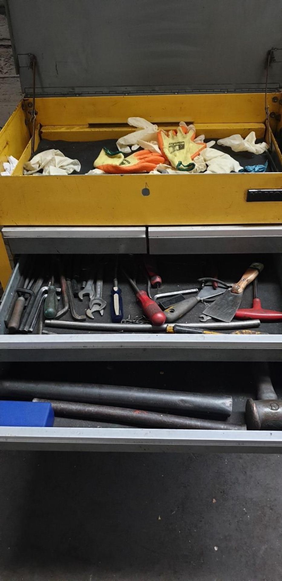 Yamoto multi drawer mobile tool cabinet and contents - Image 3 of 3