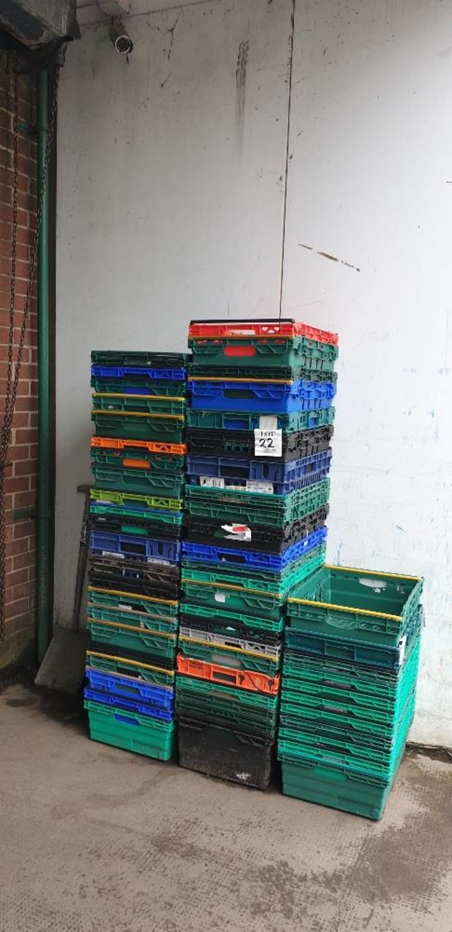 Quantity of stacking trays