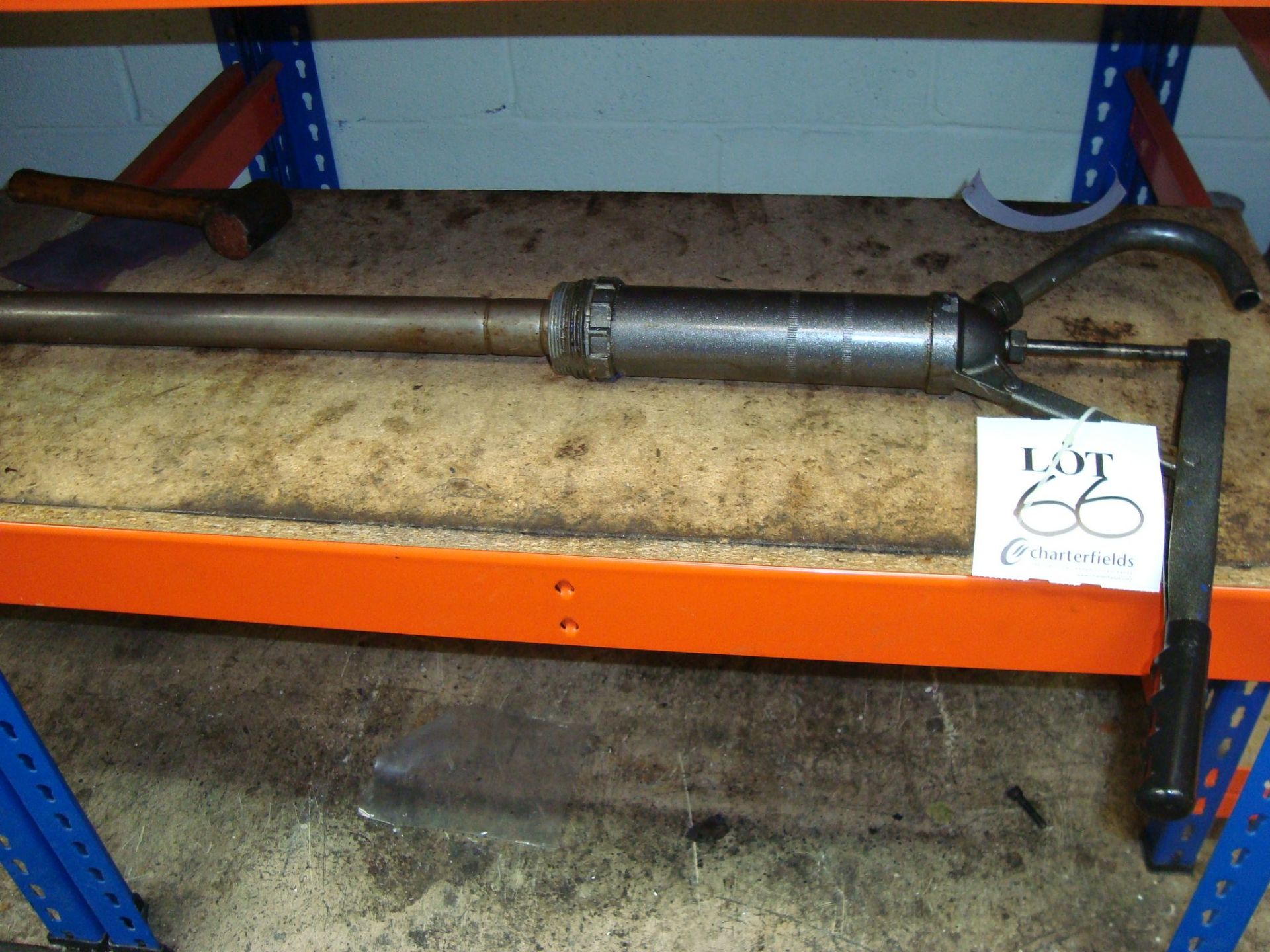 A manual hydraulic barrel pump