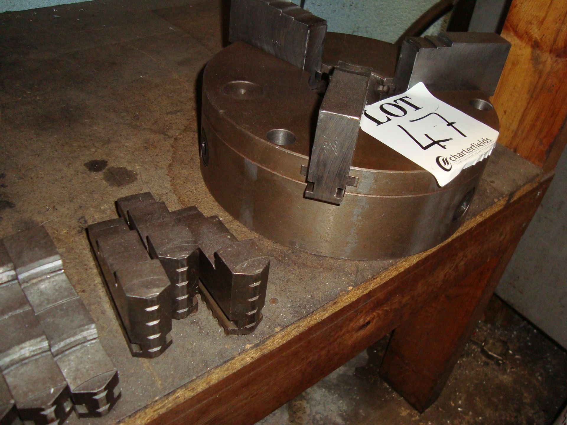 A quantity of machine tool work holders, a 90 degree surface plate and two lathe chucks, as lotted - Image 3 of 3