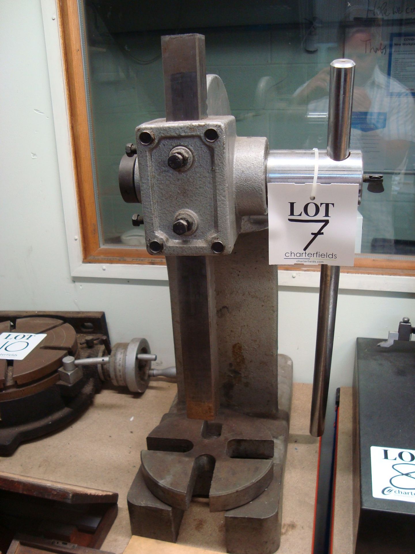 A bench type manual assembly press