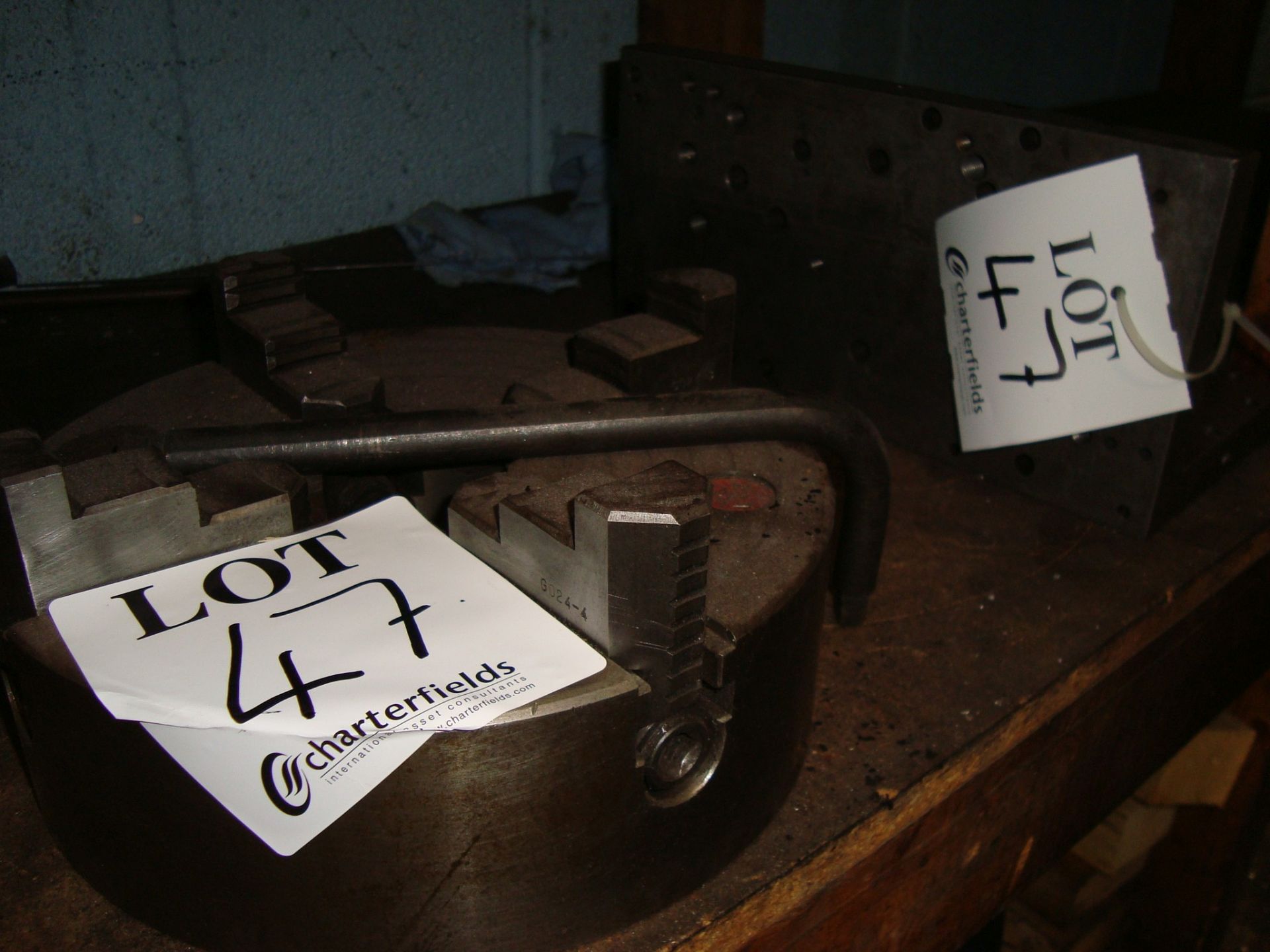 A quantity of machine tool work holders, a 90 degree surface plate and two lathe chucks, as lotted - Image 2 of 3