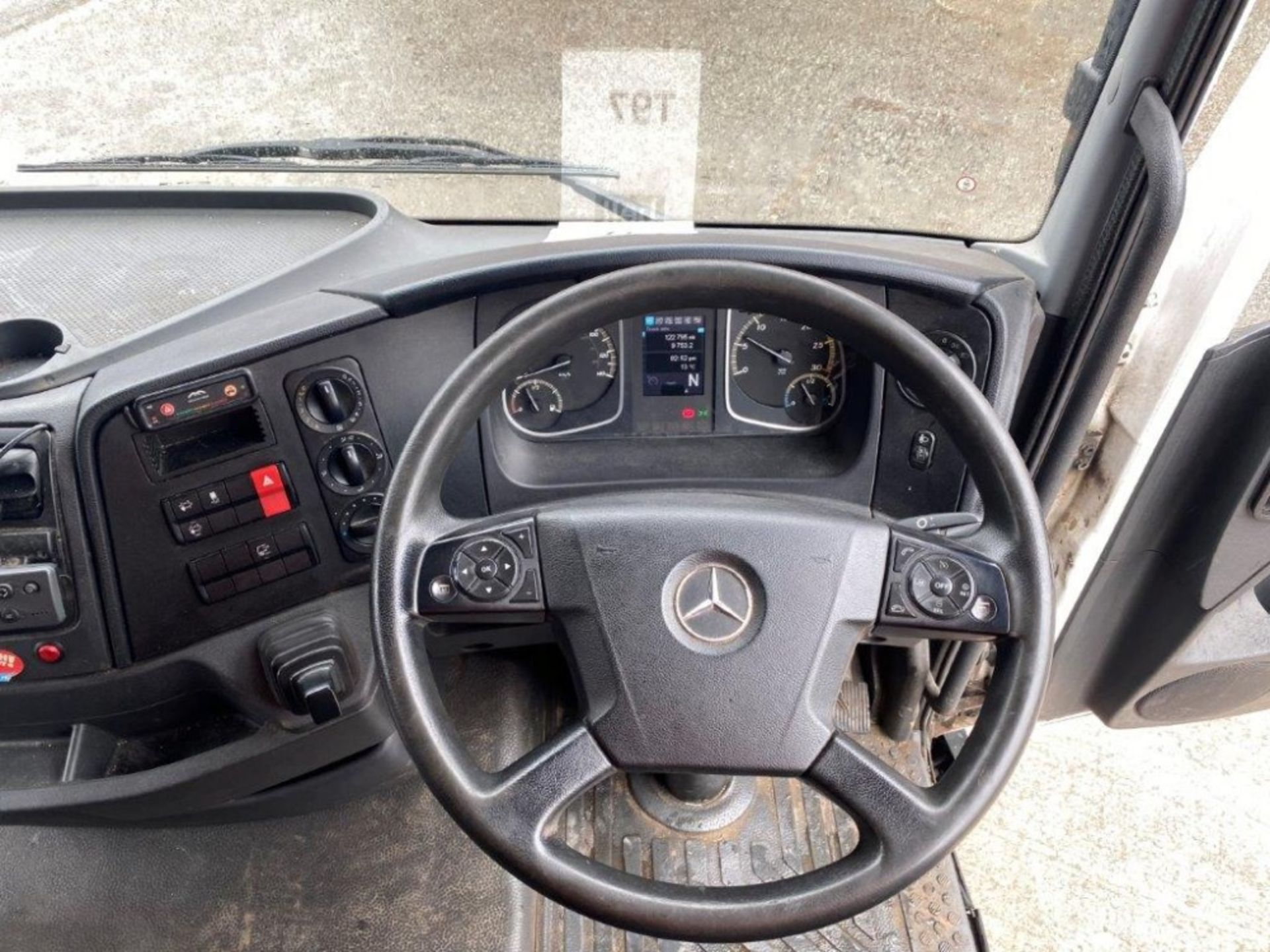 Mercedes Atego 816 7.5 tonne twin axle automatic temperature controlled box van with bifold double - Image 7 of 10