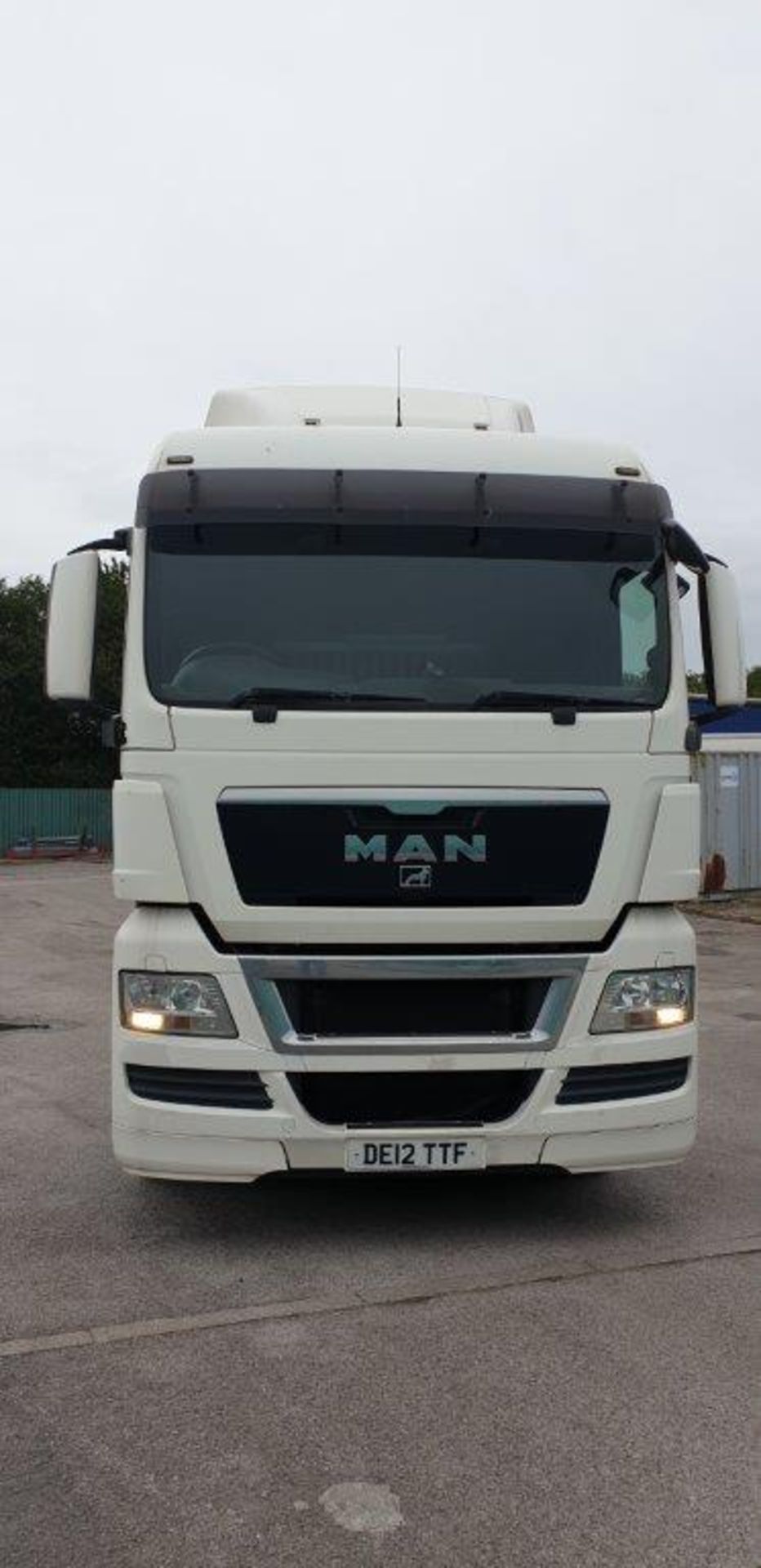 MAN TGX 26.440 BLS 6x2-2 (Euro 5) Auto Tractor Unit with Sleeper Cab. Reg No. DE12 TTF. Kilometres - Image 4 of 8