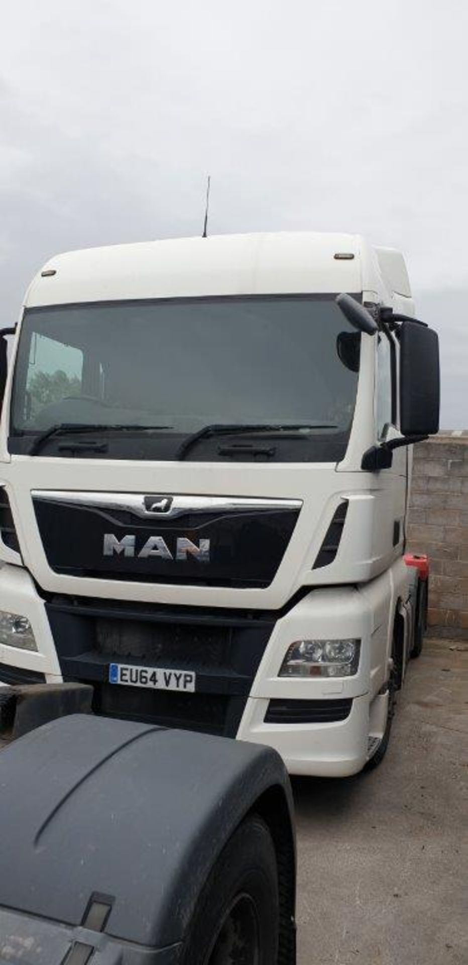 MAN TGX 26.480 BLS 6x2-2 (Euro 6) Auto Tractor Unit with Sleeper Cab. Reg No. EU64 VYP. Kilometres - Image 3 of 7