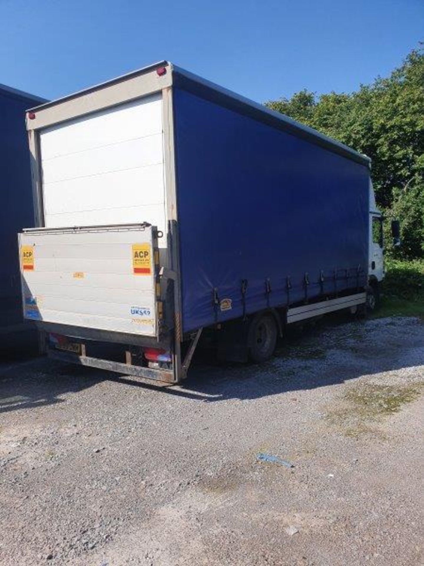 MAN 8.150 7.5 Tonne Curtain Sided Lorry with Day Cab and 1 Tonne Tail Lift. (This vehicle is an - Image 3 of 4