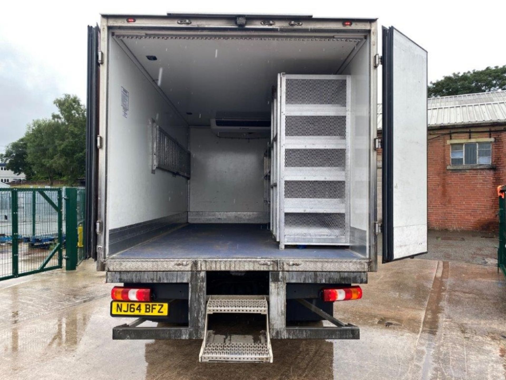 Mercedes Atego 816 7.5 tonne twin axle automatic temperature controlled box van with bifold double - Image 6 of 10