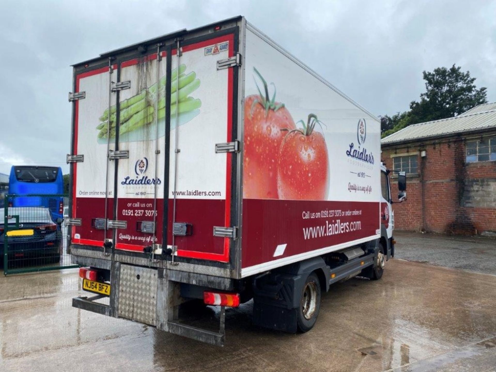 Mercedes Atego 816 7.5 tonne twin axle automatic temperature controlled box van with bifold double - Image 4 of 10