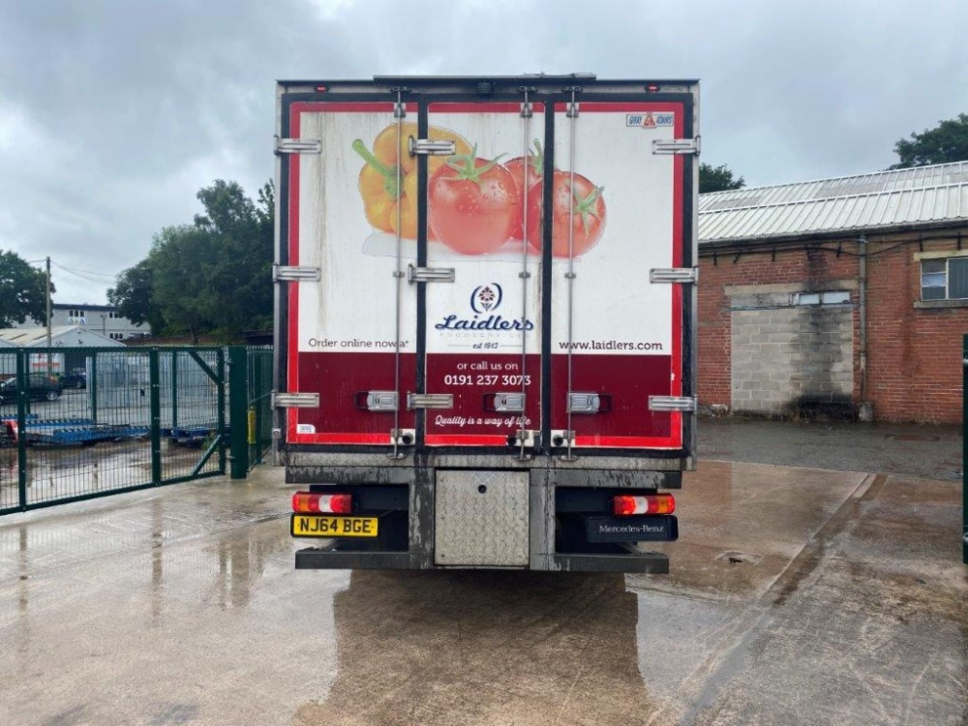 Mercedes Atego 816 7.5 tonne twin axle automatic temperature controlled box van with double rear - Image 3 of 11