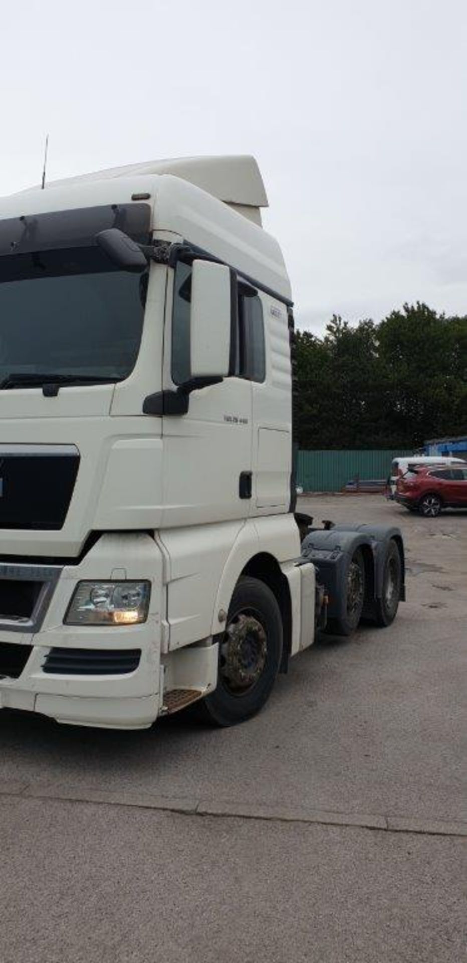 MAN TGX 26.440 BLS 6x2-2 (Euro 5) Auto Tractor Unit with Sleeper Cab. Reg No. DE12 TTF. Kilometres - Image 3 of 8