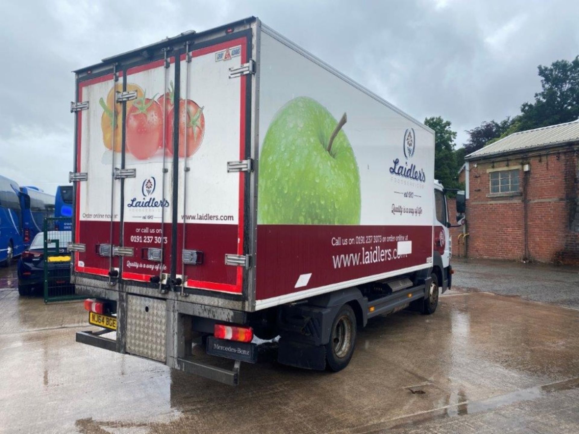 Mercedes Atego 816 7.5 tonne twin axle automatic temperature controlled box van with double rear - Image 4 of 11