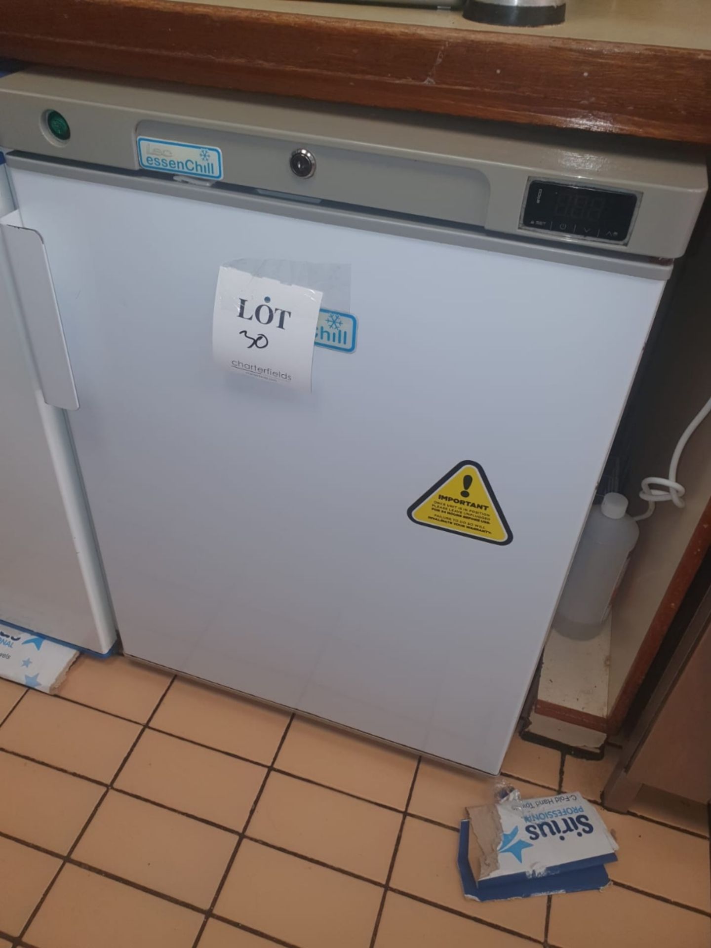 Lec essential fridge