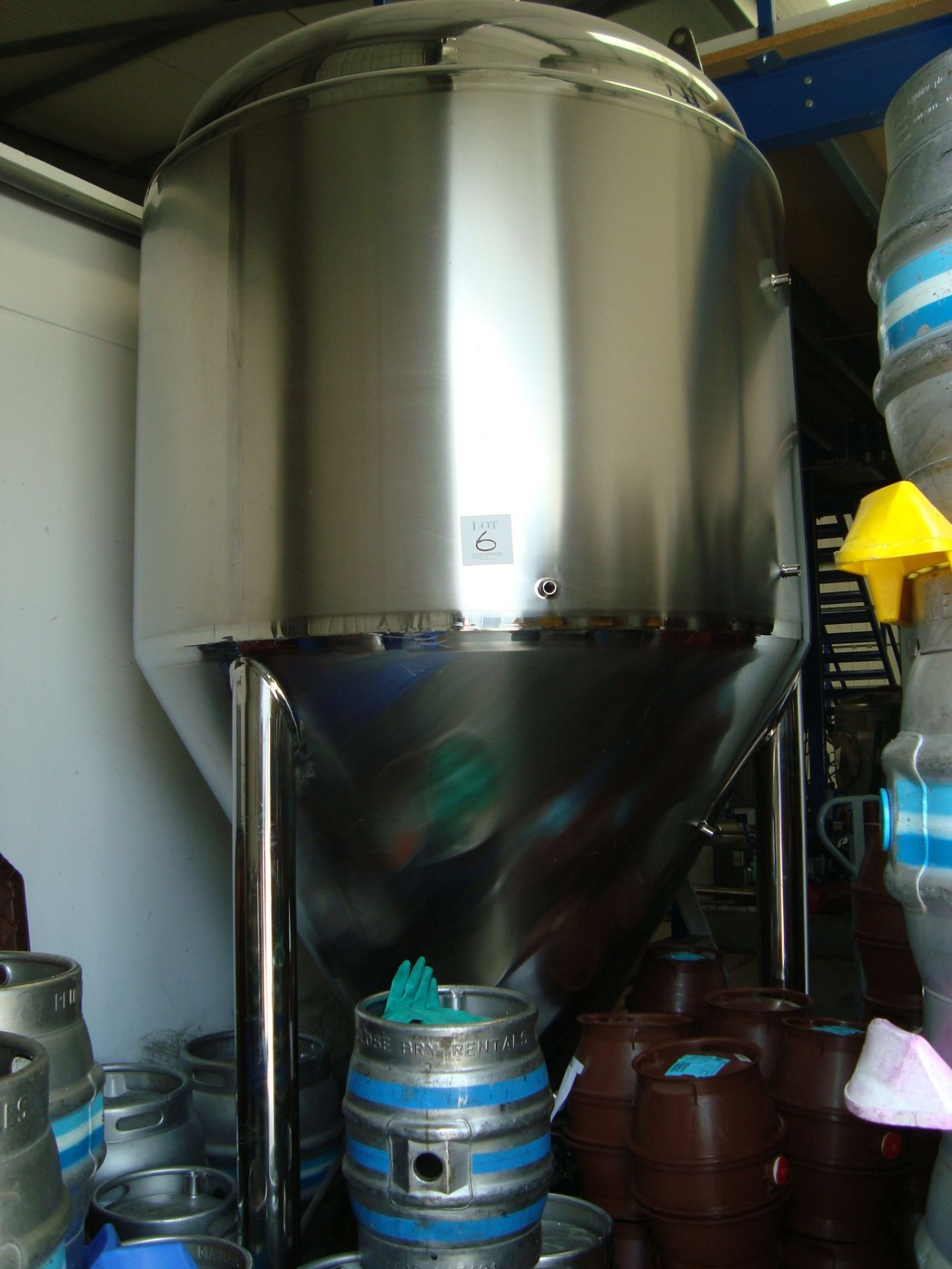 A Kunbo 4,000 litre stainless steel cylindro-conical fermenting vessel with cooling jackets, racking