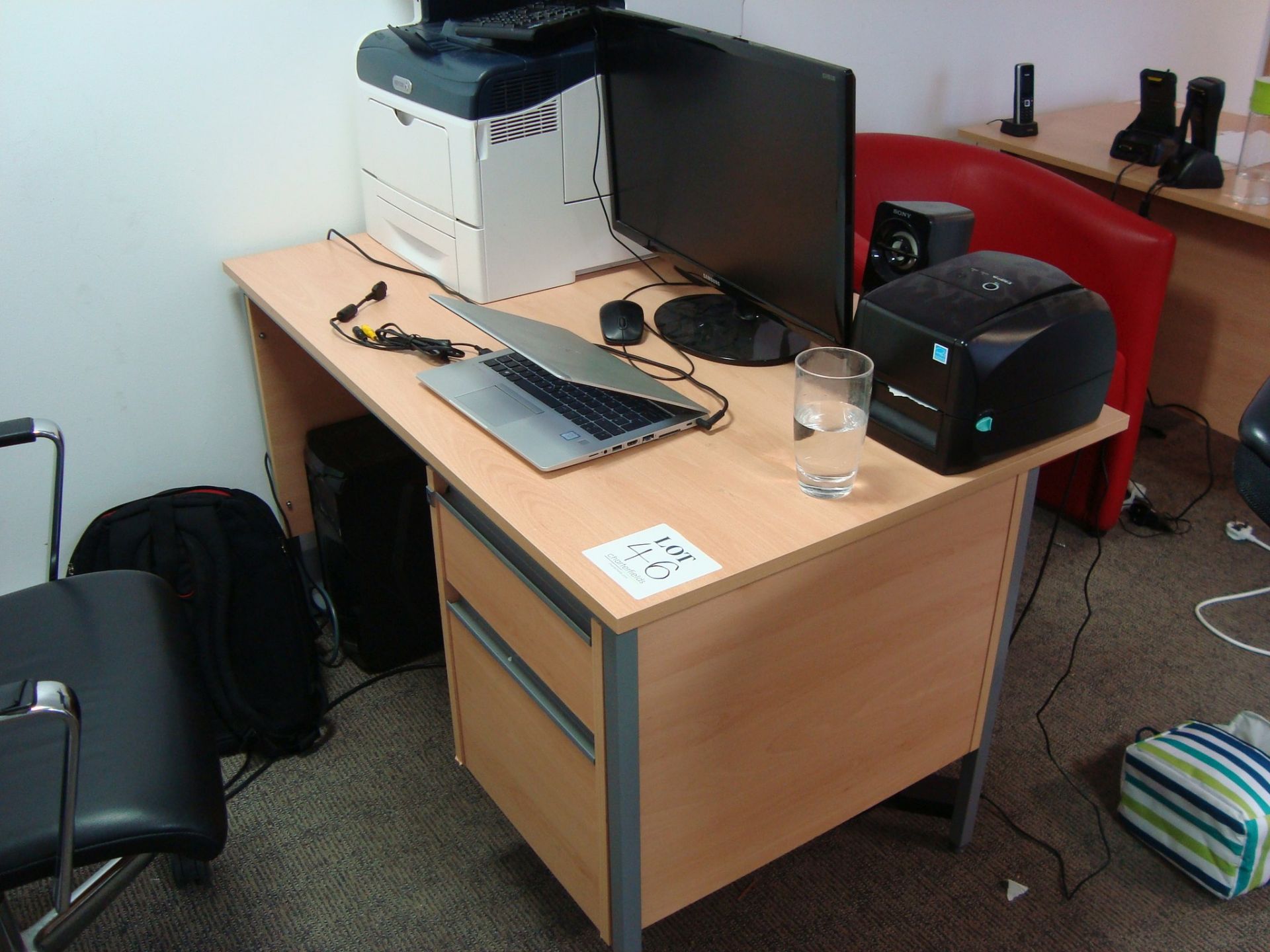 The office furniture including three single pedestal light oak effect desks, three leather effect - Image 7 of 7