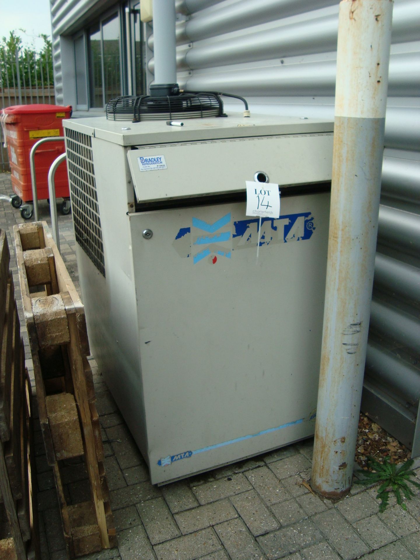 A Moeschle 2,000L cold liquor tank Serial number 21202, with an MTA external chiller pack - Image 3 of 3