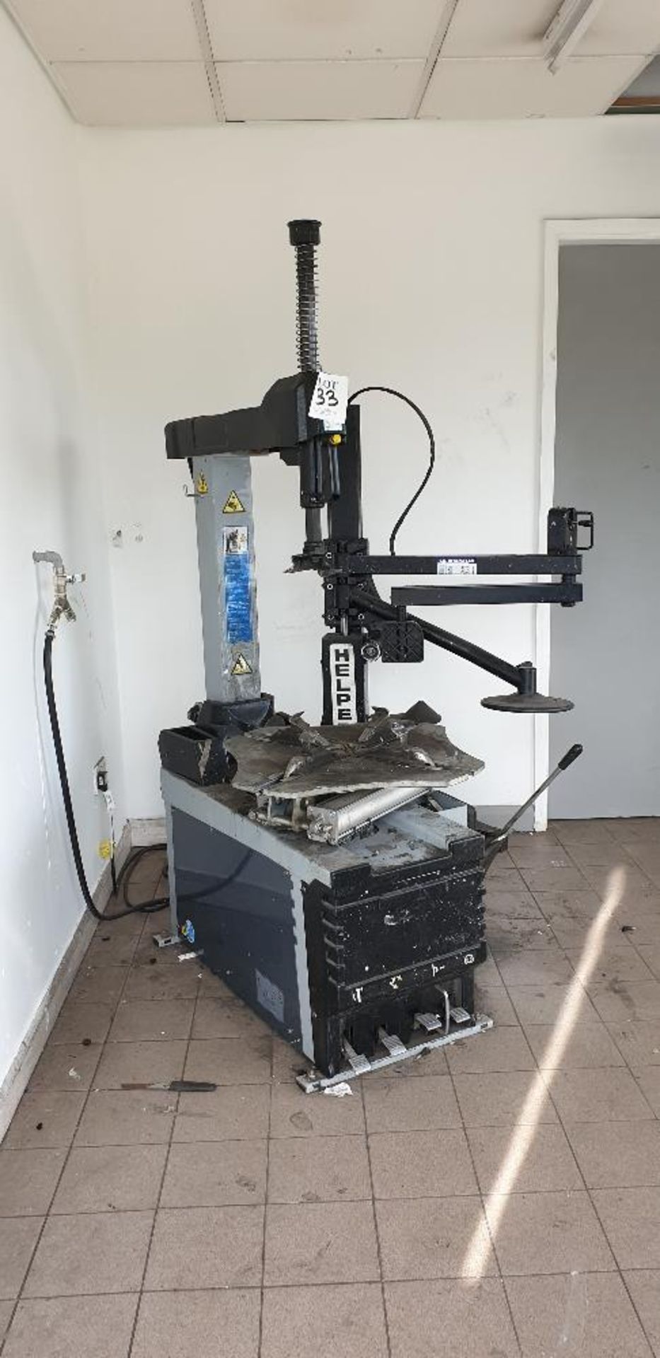 TB Engineering Fitline 32, 240 volt tyre changer with helper 4FD changer attachment