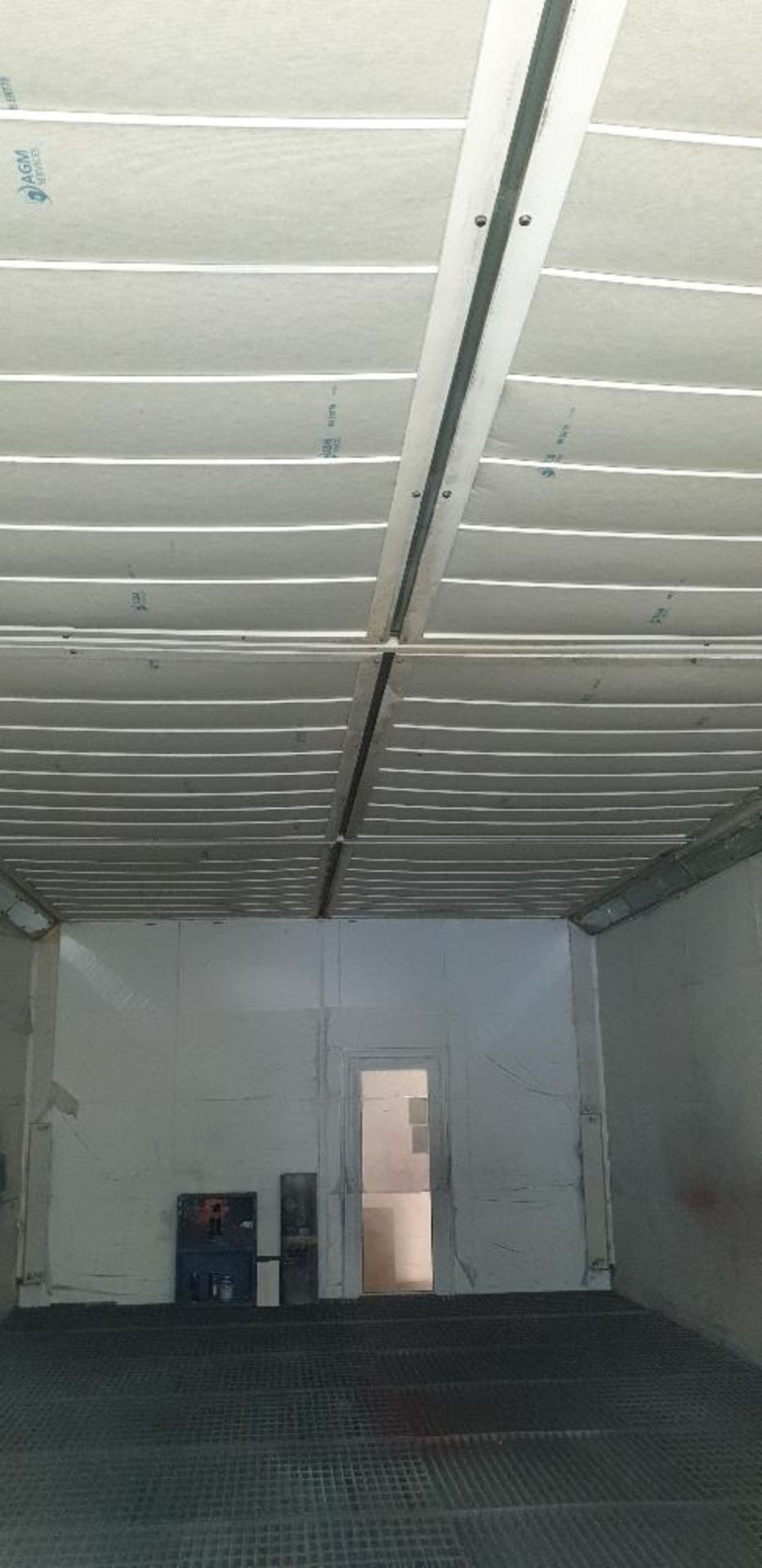 Junair spray bake booth with underfloor and ceiling extraction (internal dimensions 9m x 4.5m x 2. - Image 5 of 8