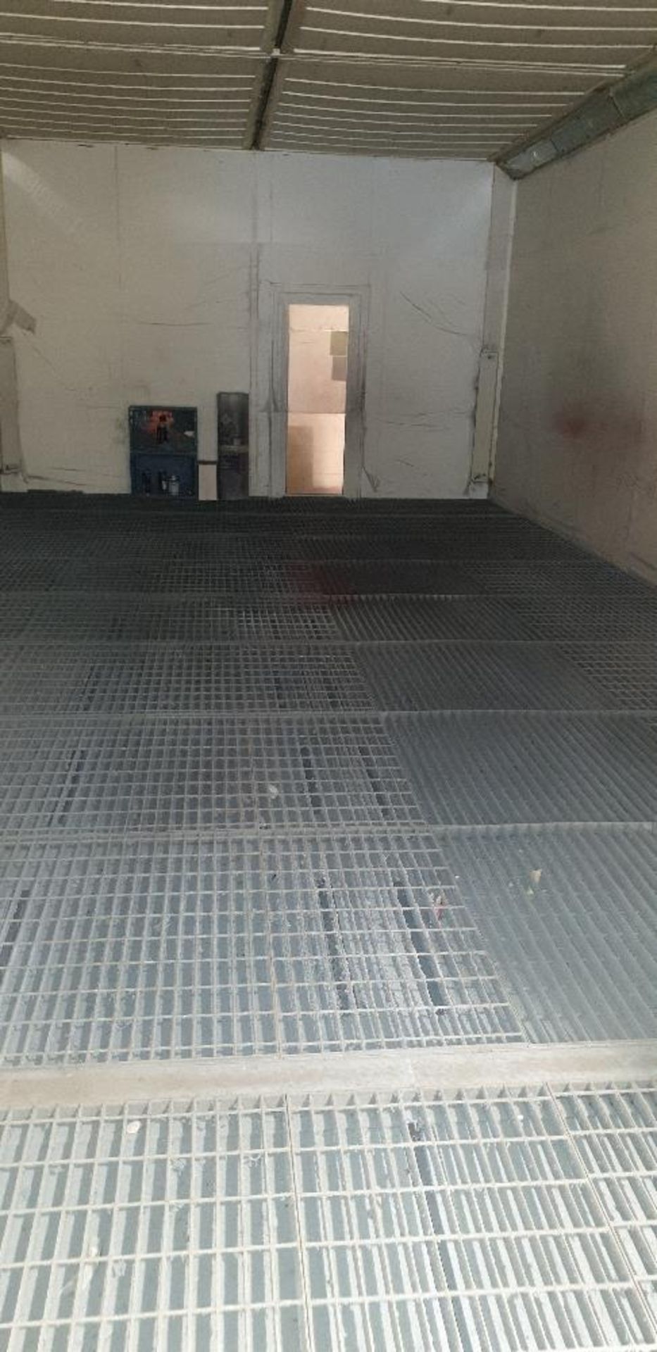 Junair spray bake booth with underfloor and ceiling extraction (internal dimensions 9m x 4.5m x 2. - Image 6 of 8