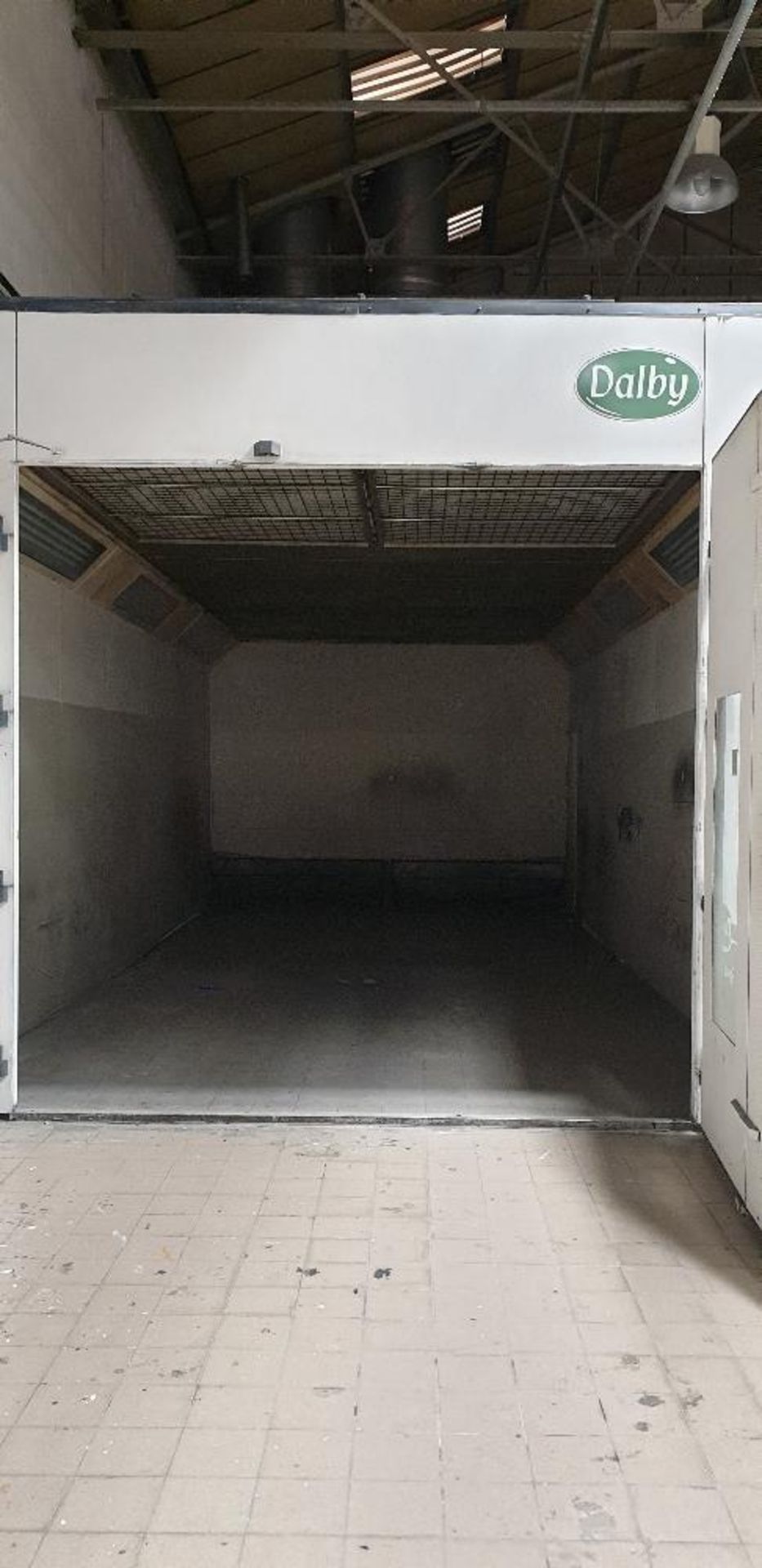 Dalby spray bake booth with rear and ceiling extraction (internal dimension 4m x 8m) with single and - Image 3 of 9